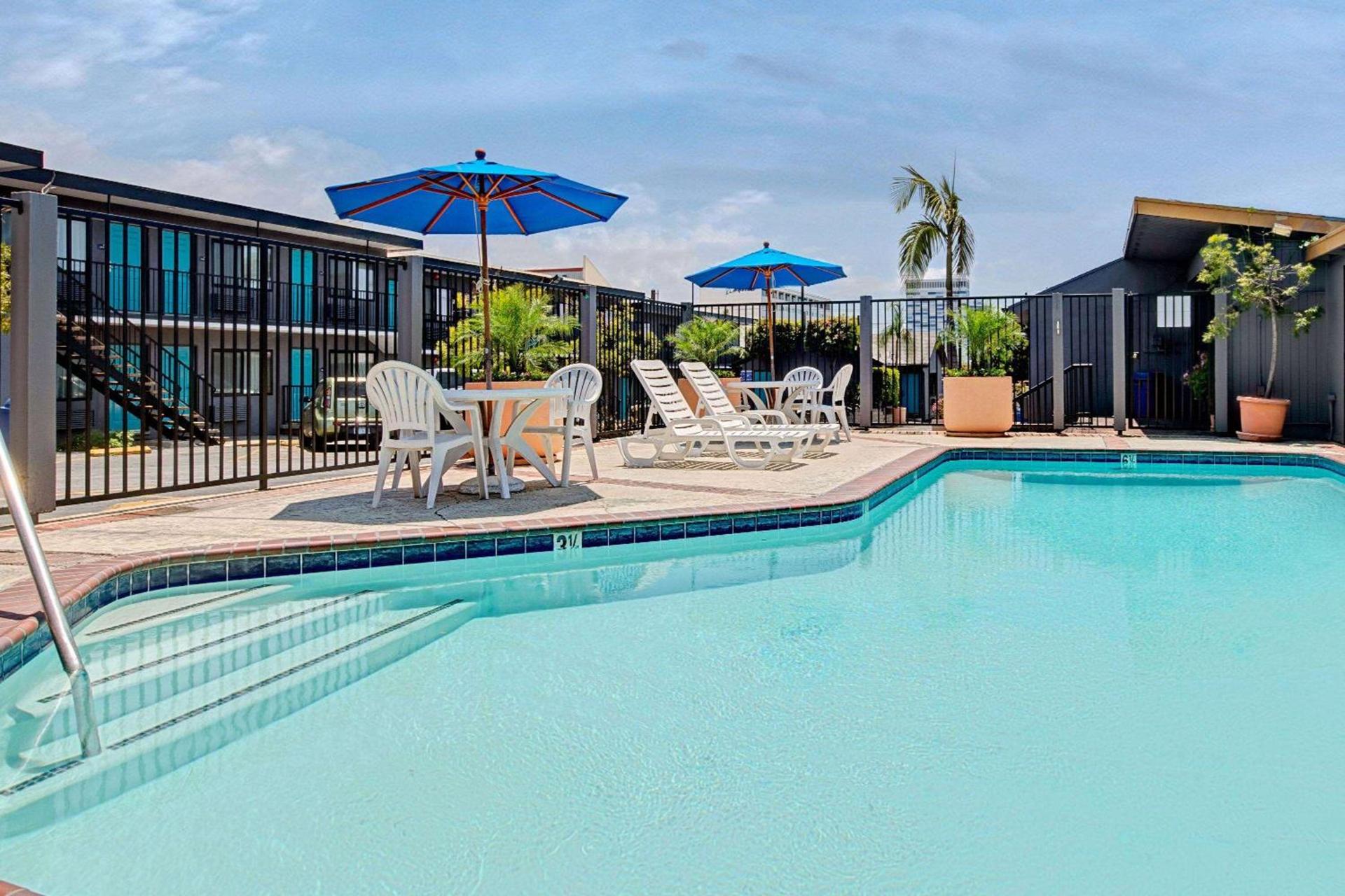 Travelodge by Wyndham LAX photo 30