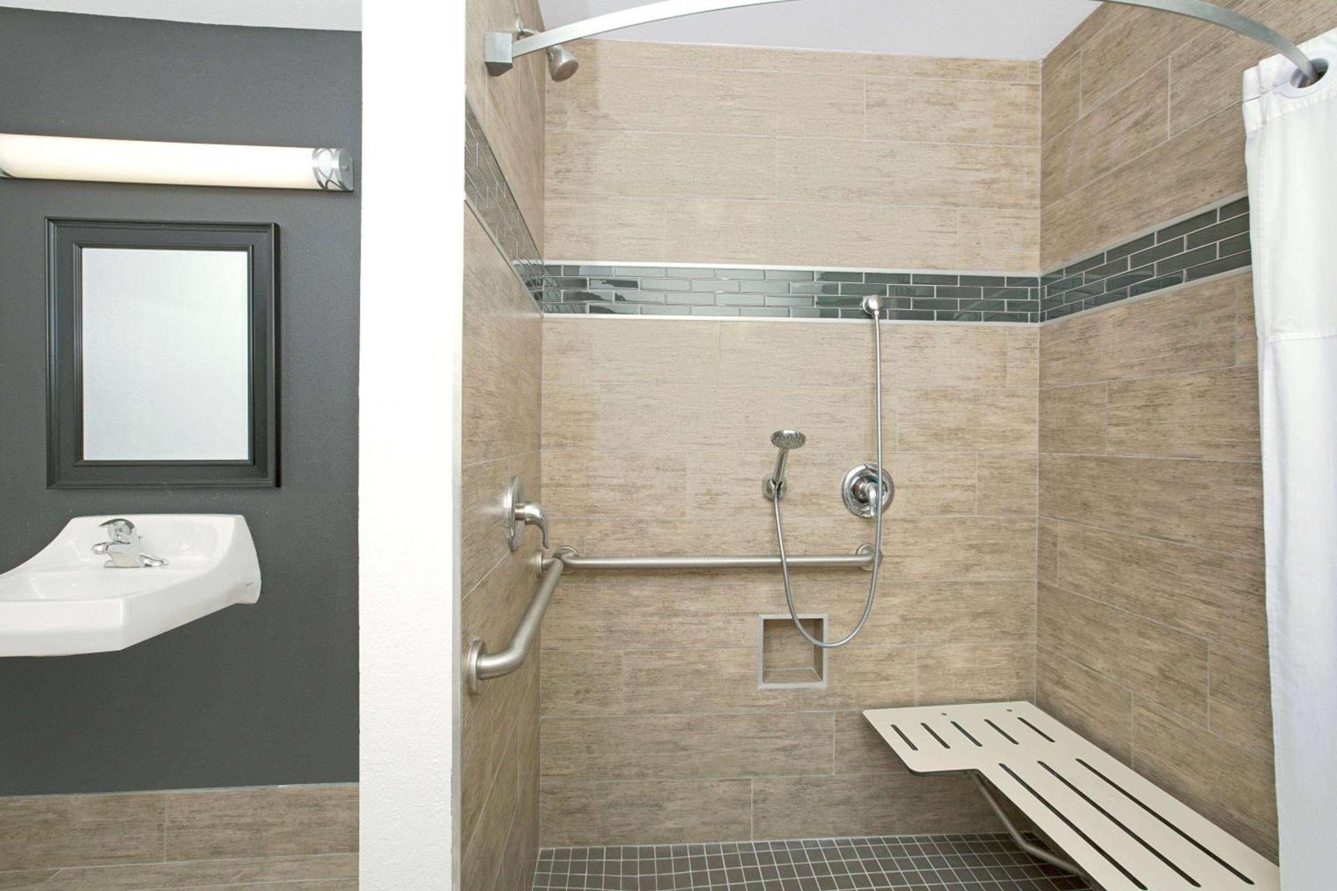Travelodge by Wyndham LAX photo 29