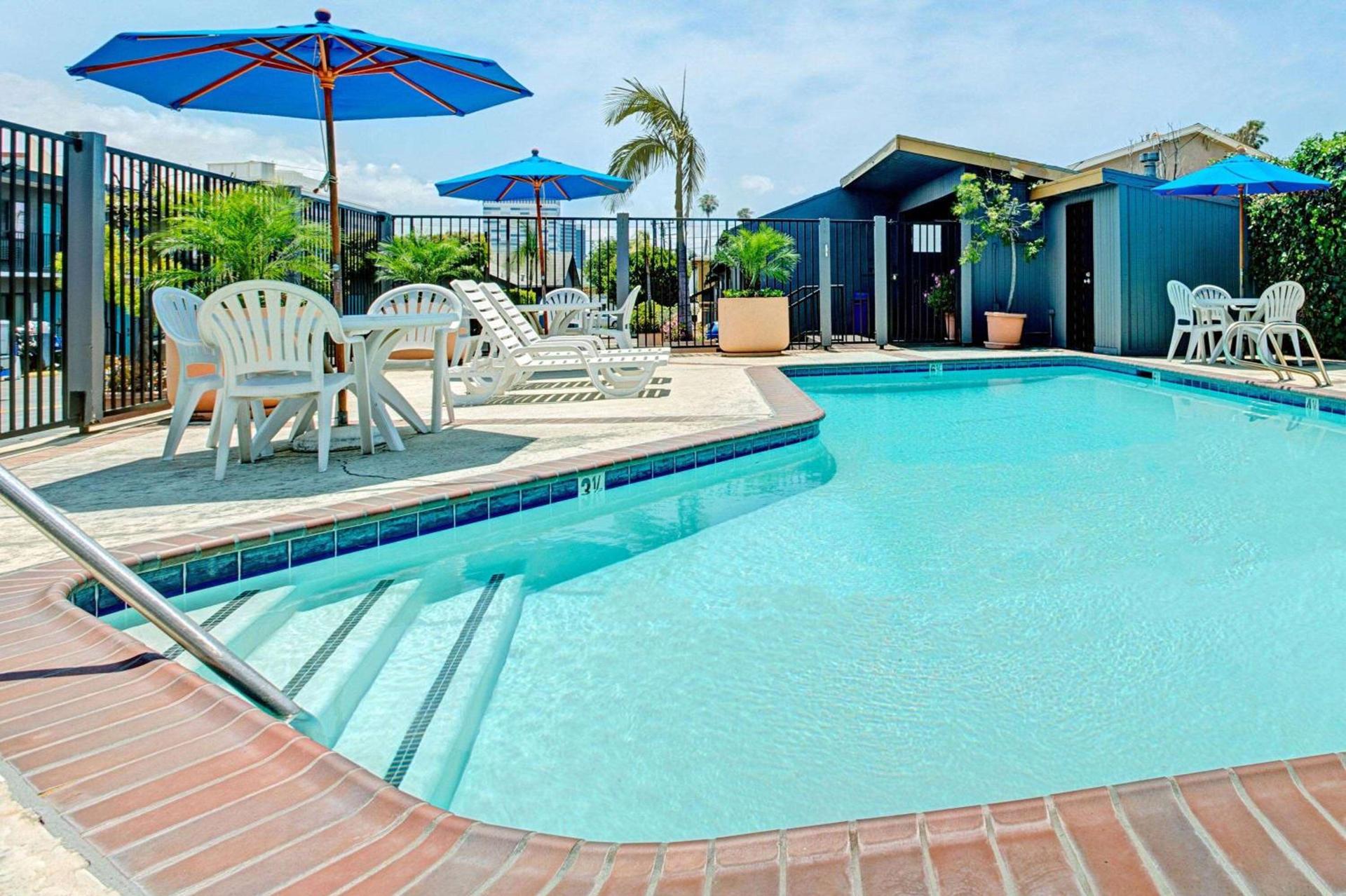 Travelodge by Wyndham LAX photo 31