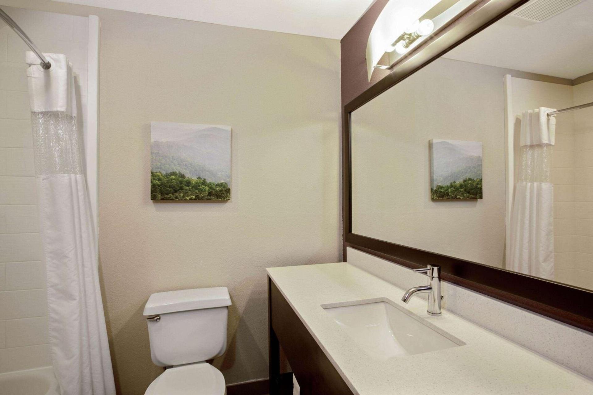 La Quinta by Wyndham Fayetteville photo 30