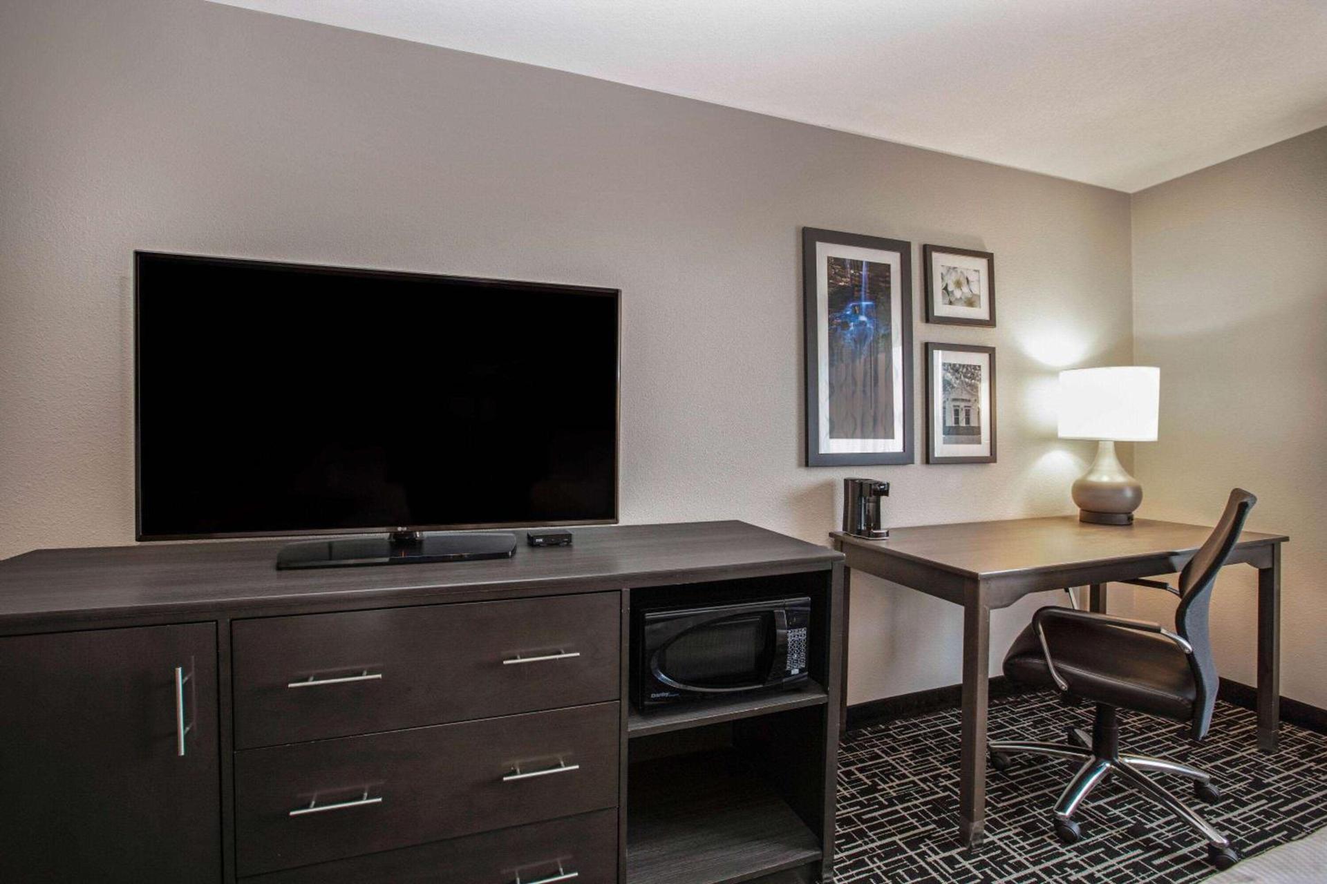 La Quinta by Wyndham Fayetteville photo 32