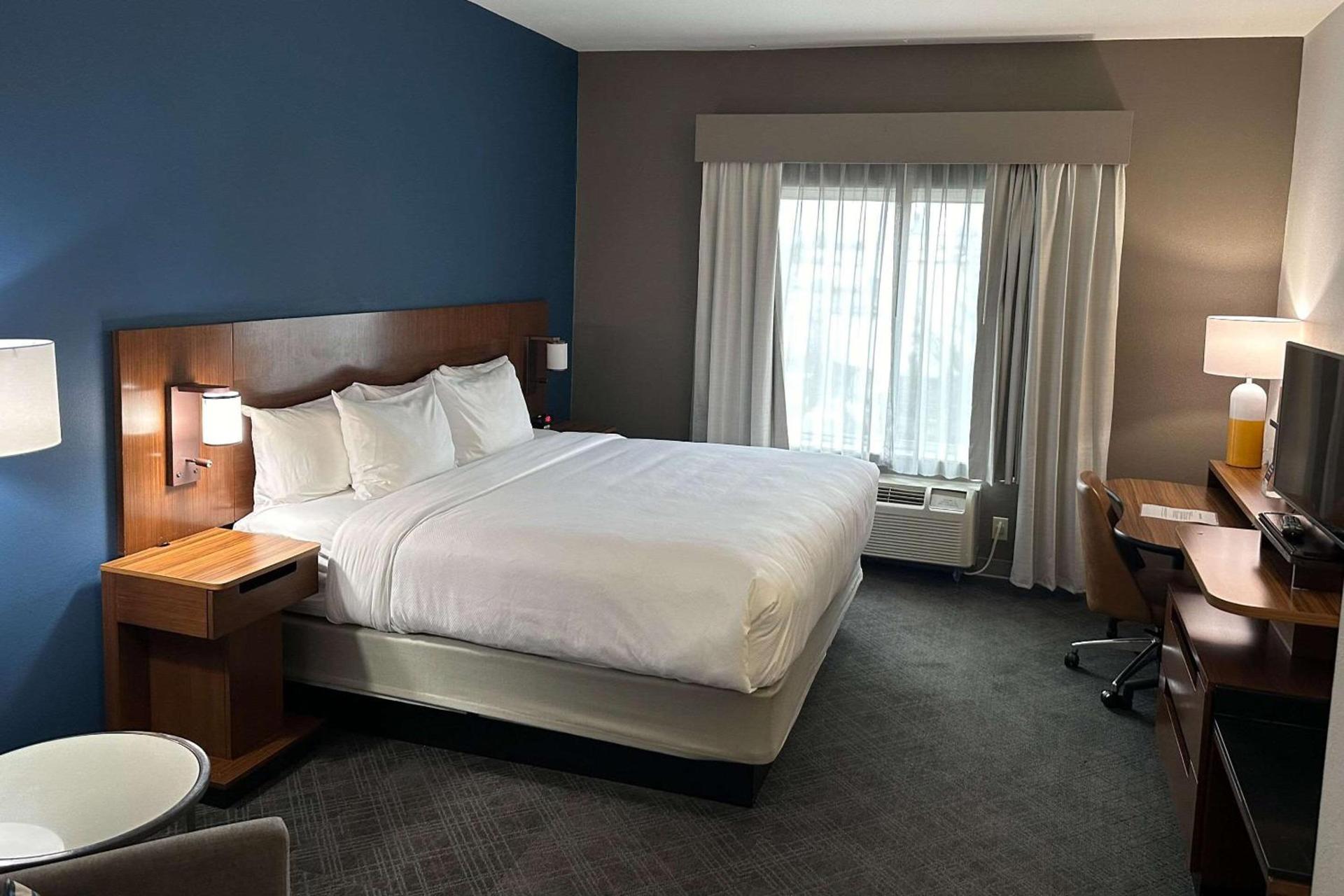 Comfort Inn & Suites Akron South photo 10