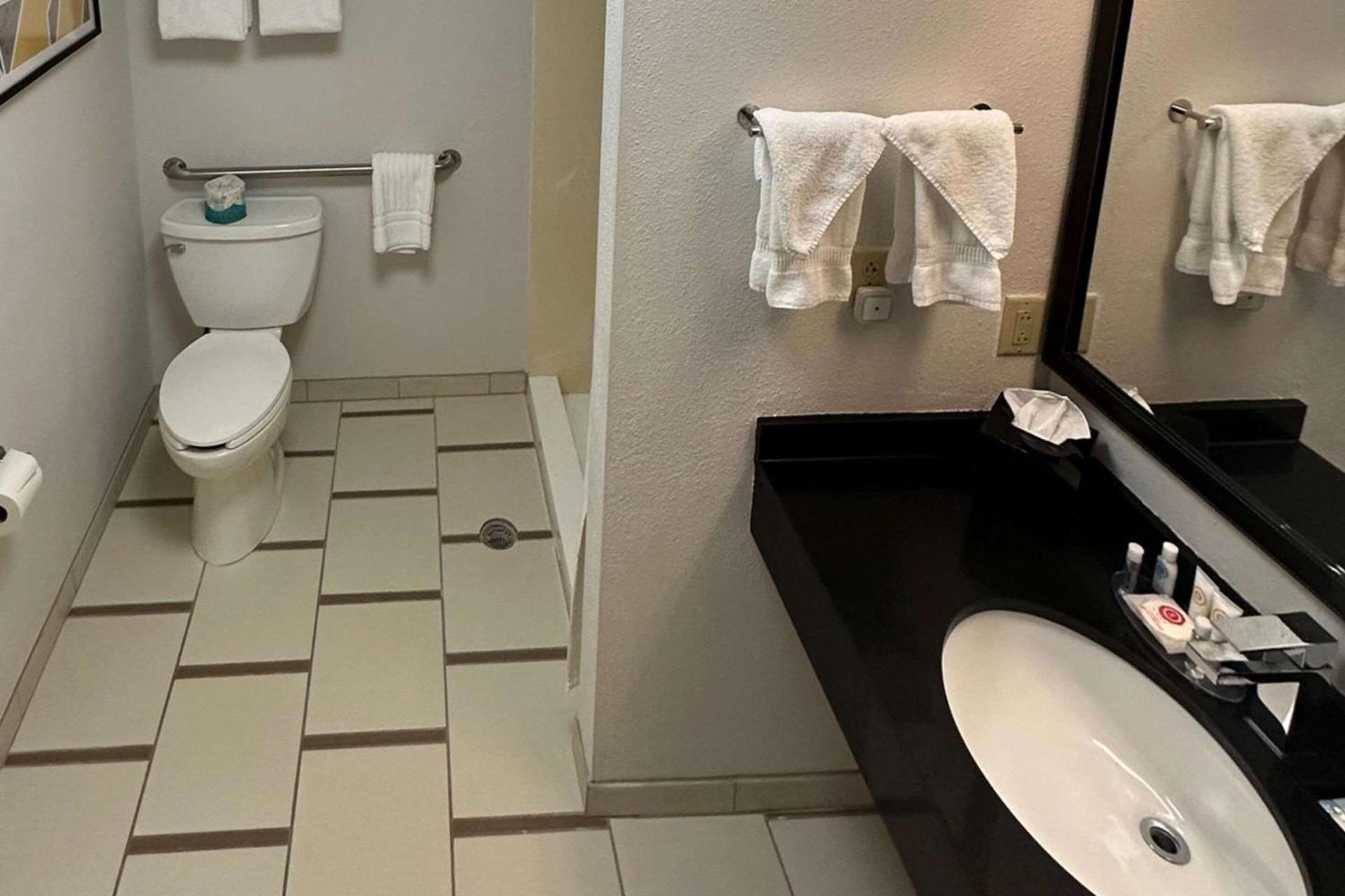 Comfort Inn & Suites Akron South photo 14