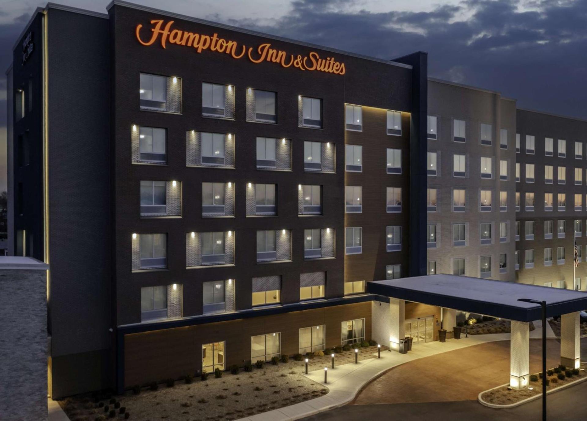 Hampton Inn & Suites Indianapolis West Speedway photo 1
