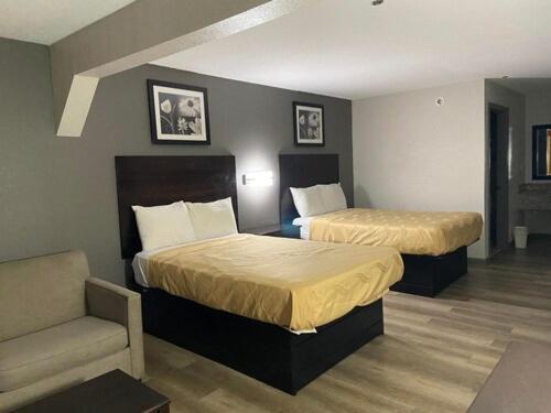 Speedway Inn & Suites photo 3