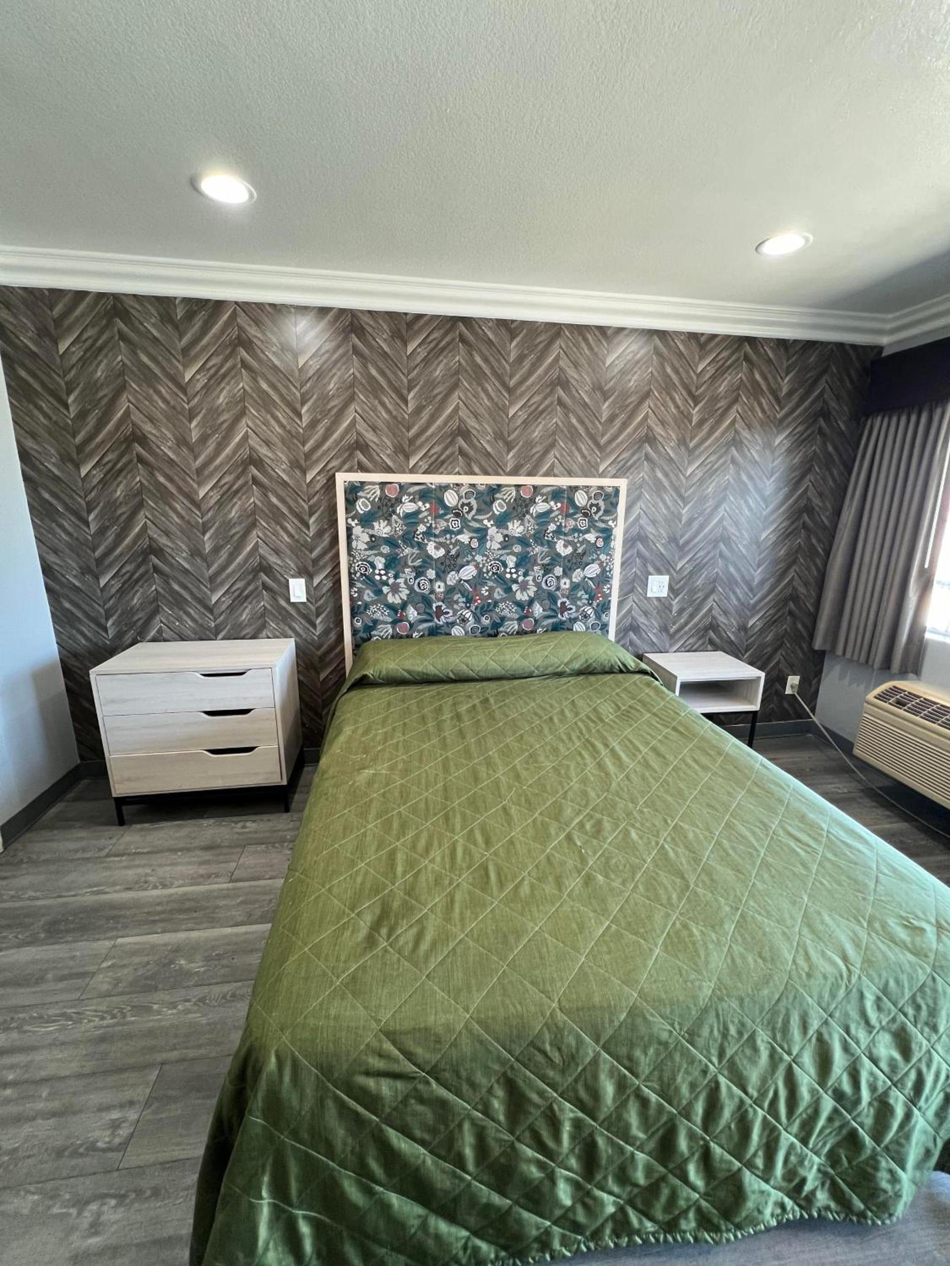 Harbor Inn photo 13
