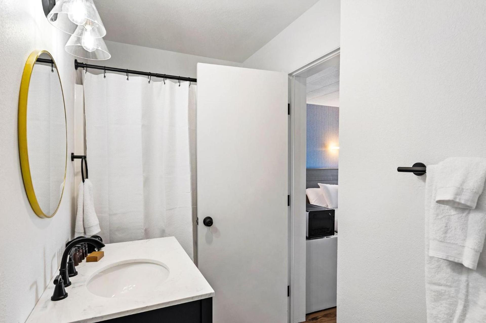 Fresh Coast Motel photo 14