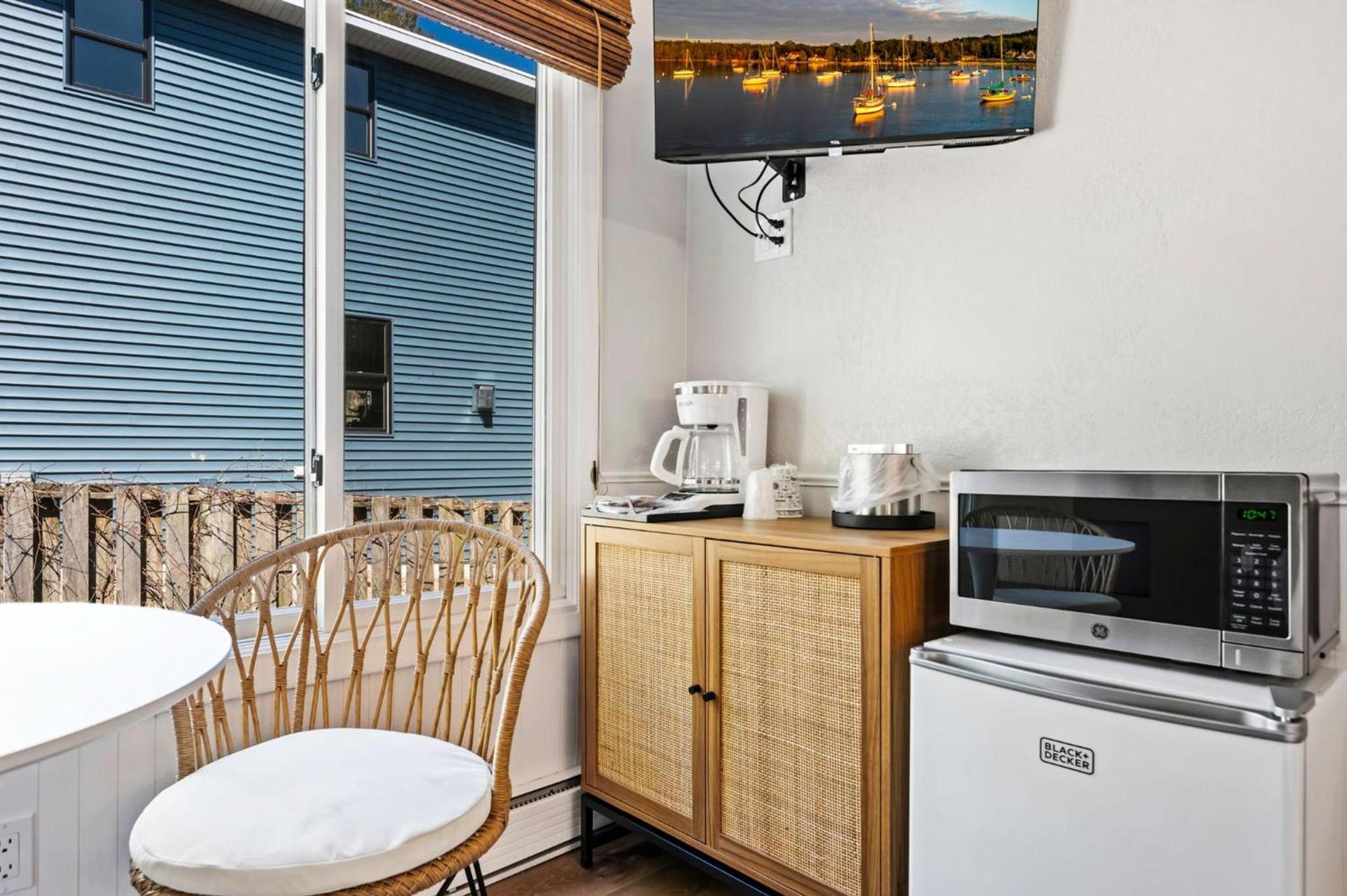 Fresh Coast Motel photo 32