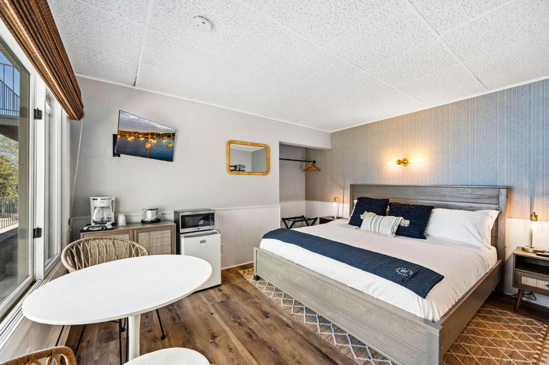 Fresh Coast Motel photo 25