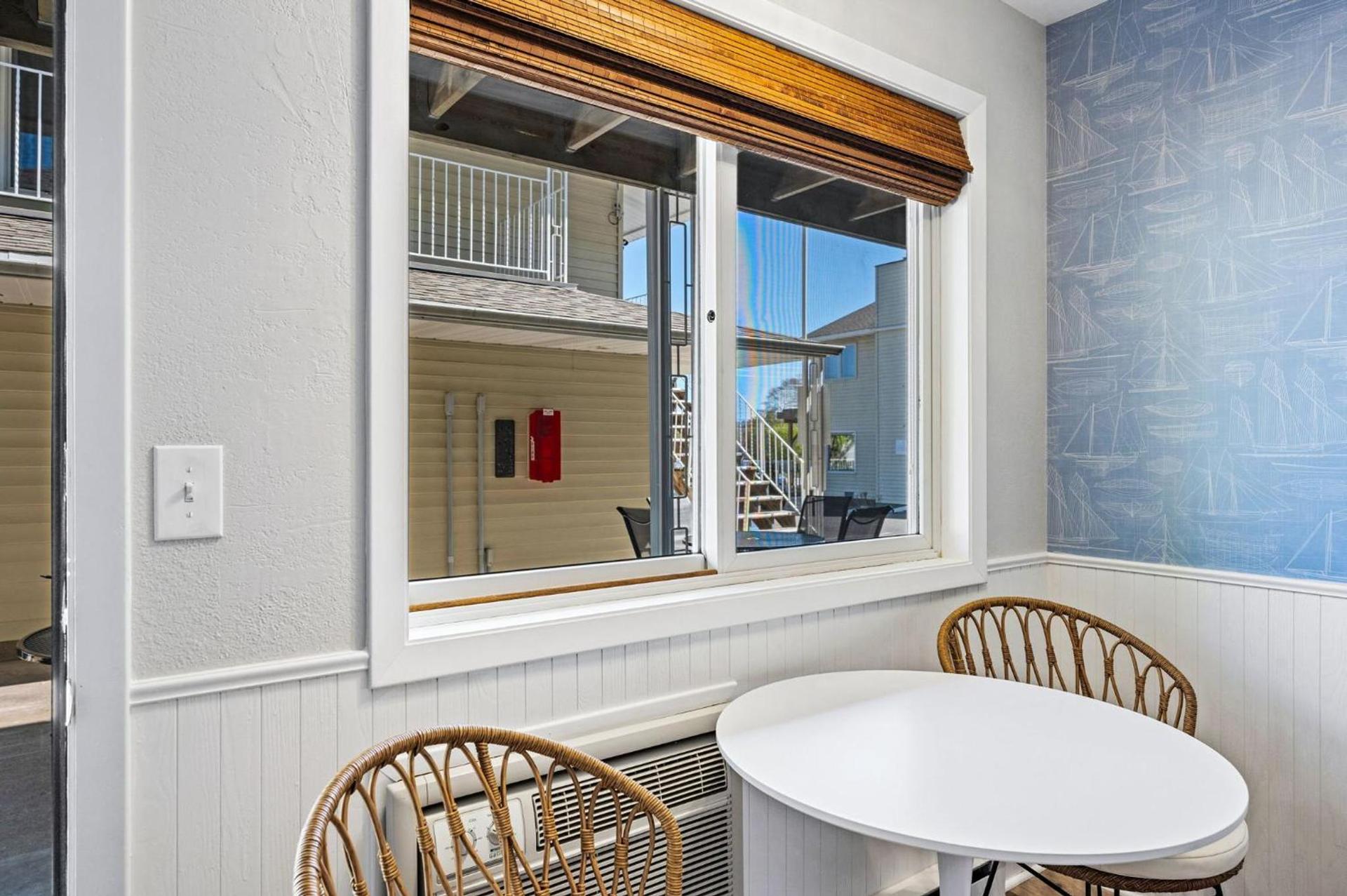 Fresh Coast Motel photo 21