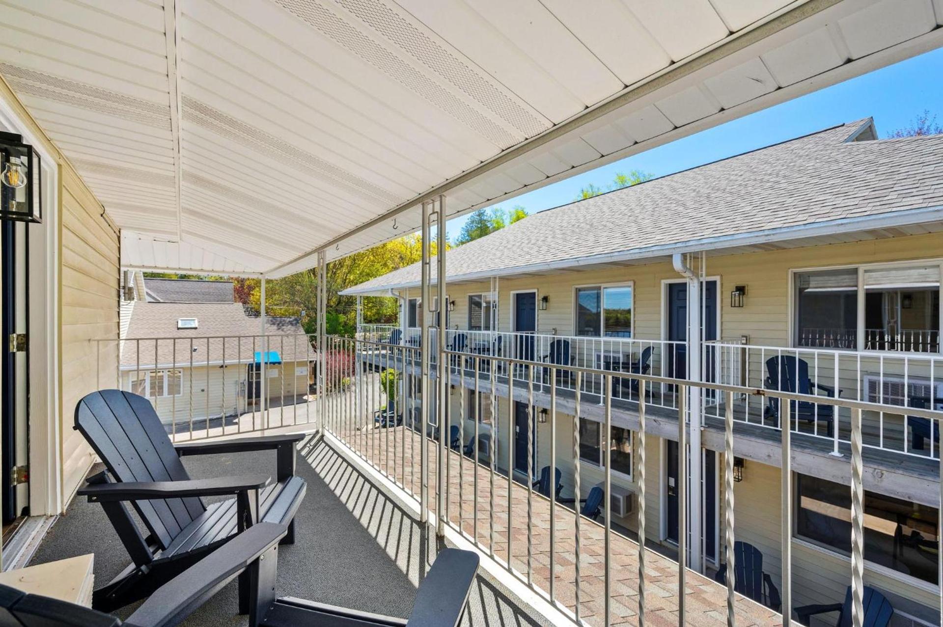 Fresh Coast Motel photo 41