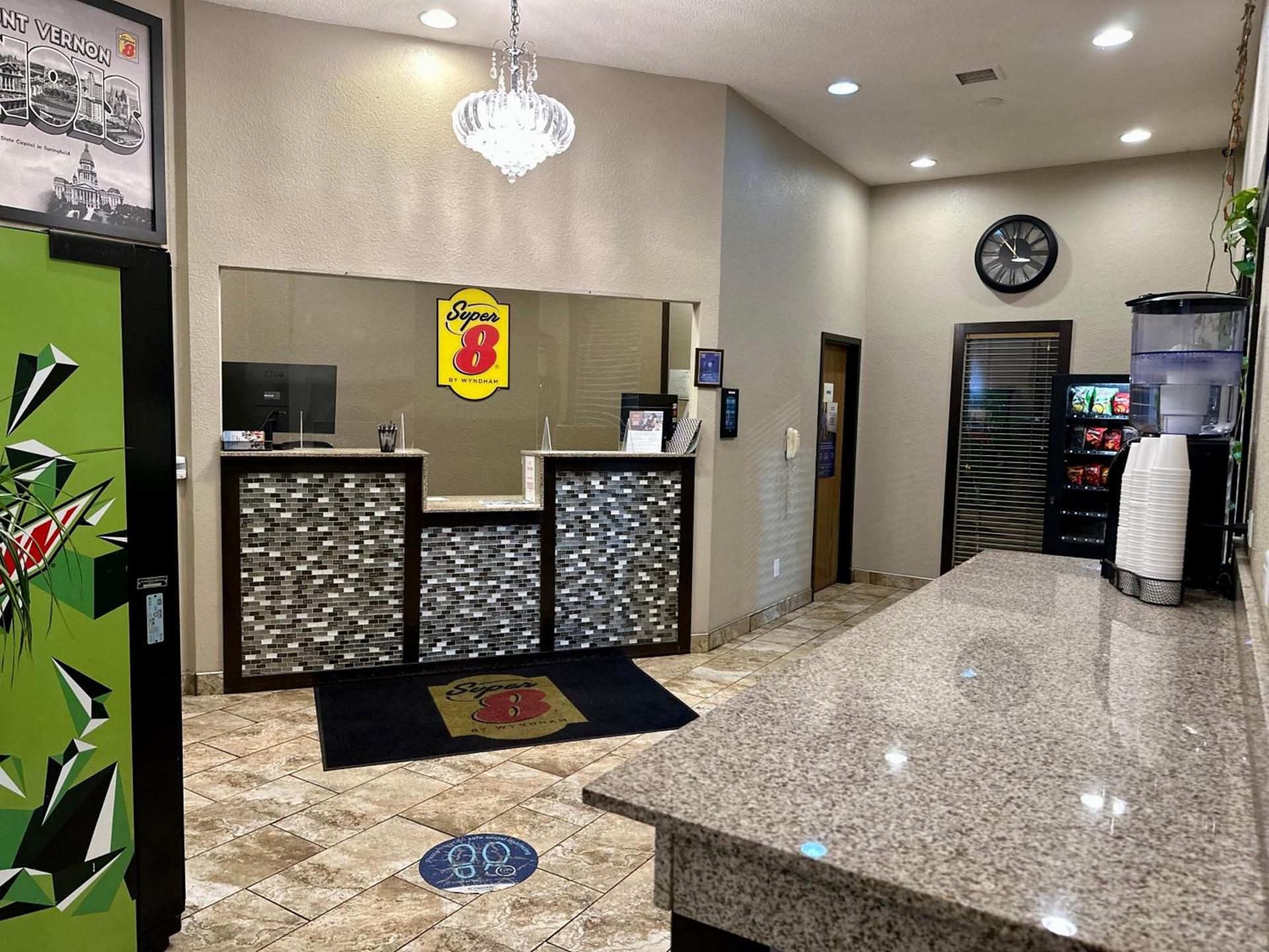 Super 8 by Wyndham Mount Vernon, IL photo 40