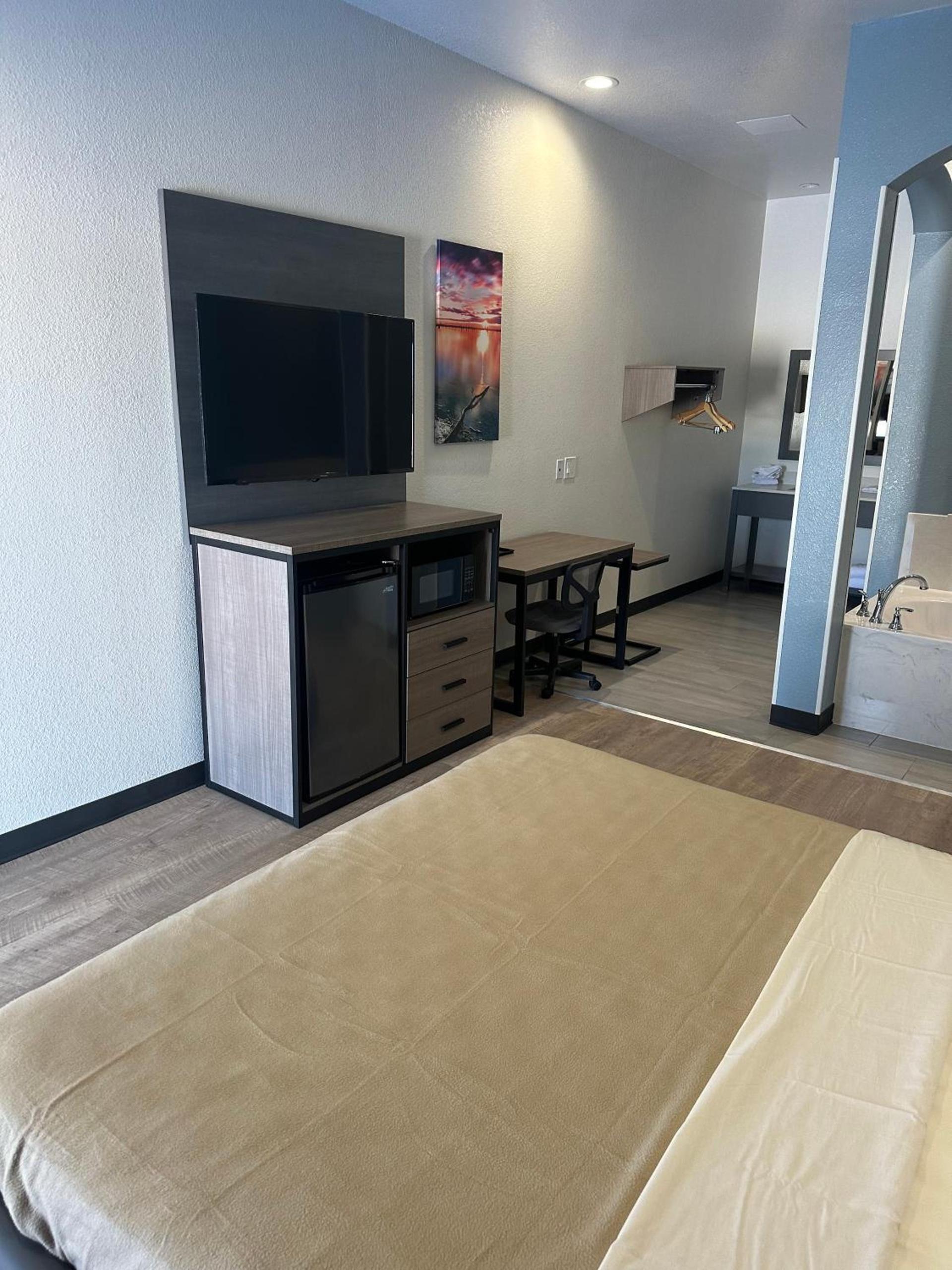 M&M Inn and Suites photo 12