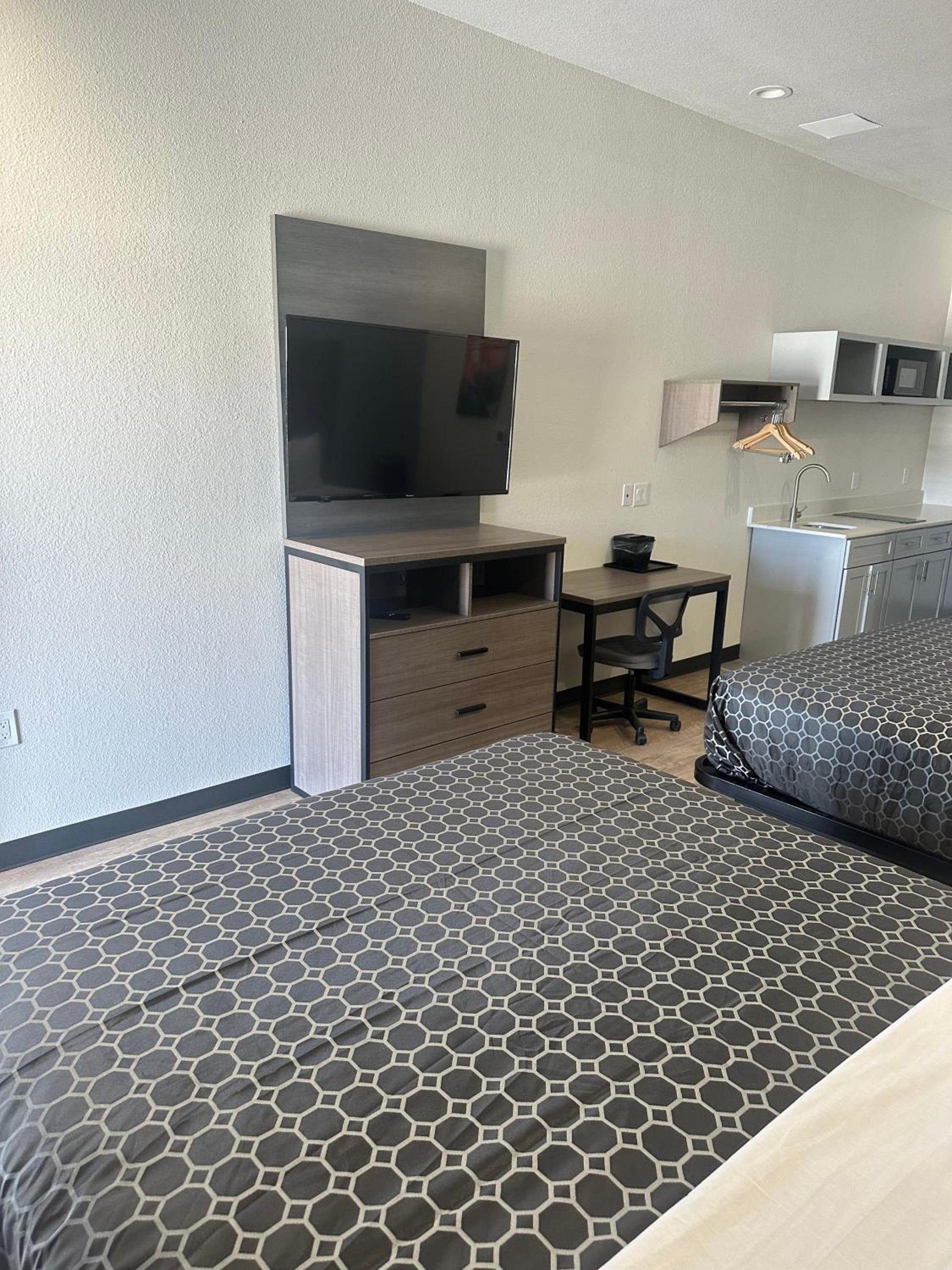 M&M Inn and Suites photo 10