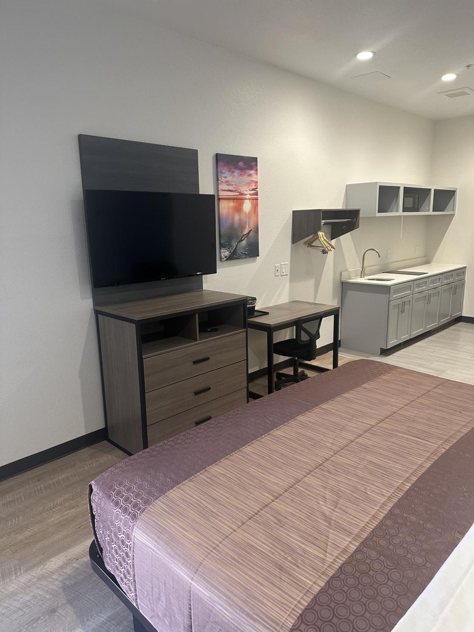 M&M Inn and Suites photo 4