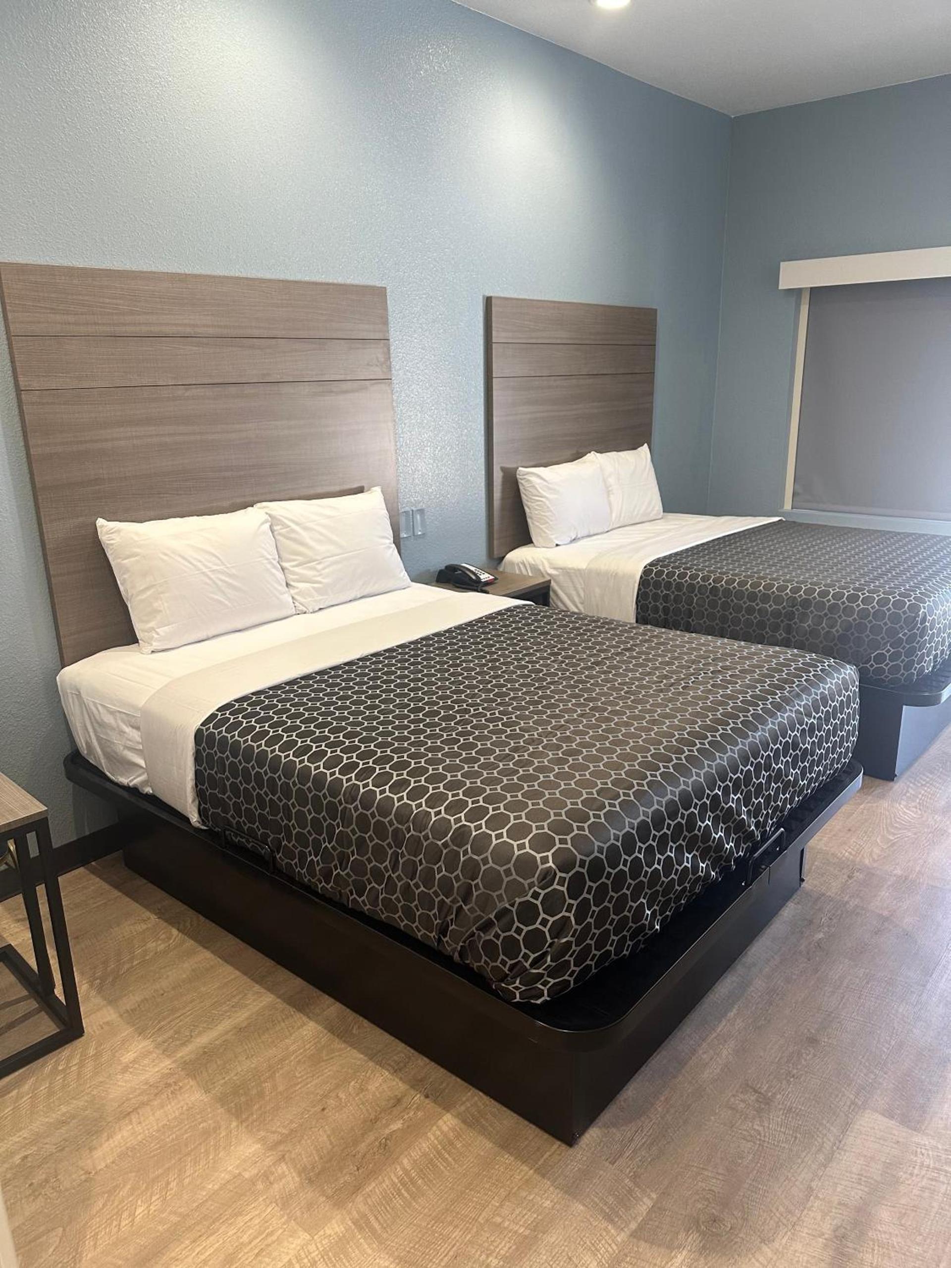 M&M Inn and Suites photo 13