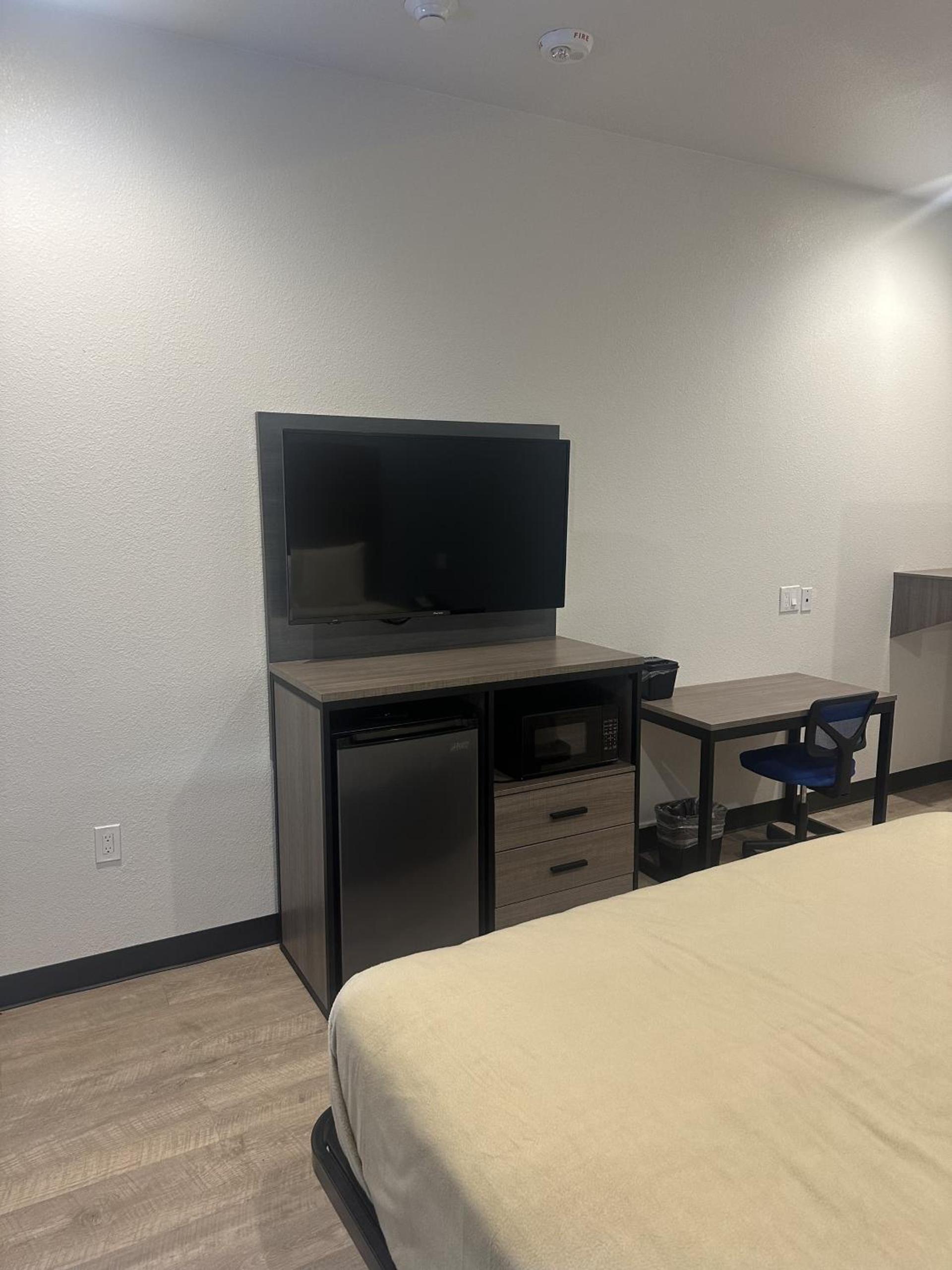 M&M Inn and Suites photo 16