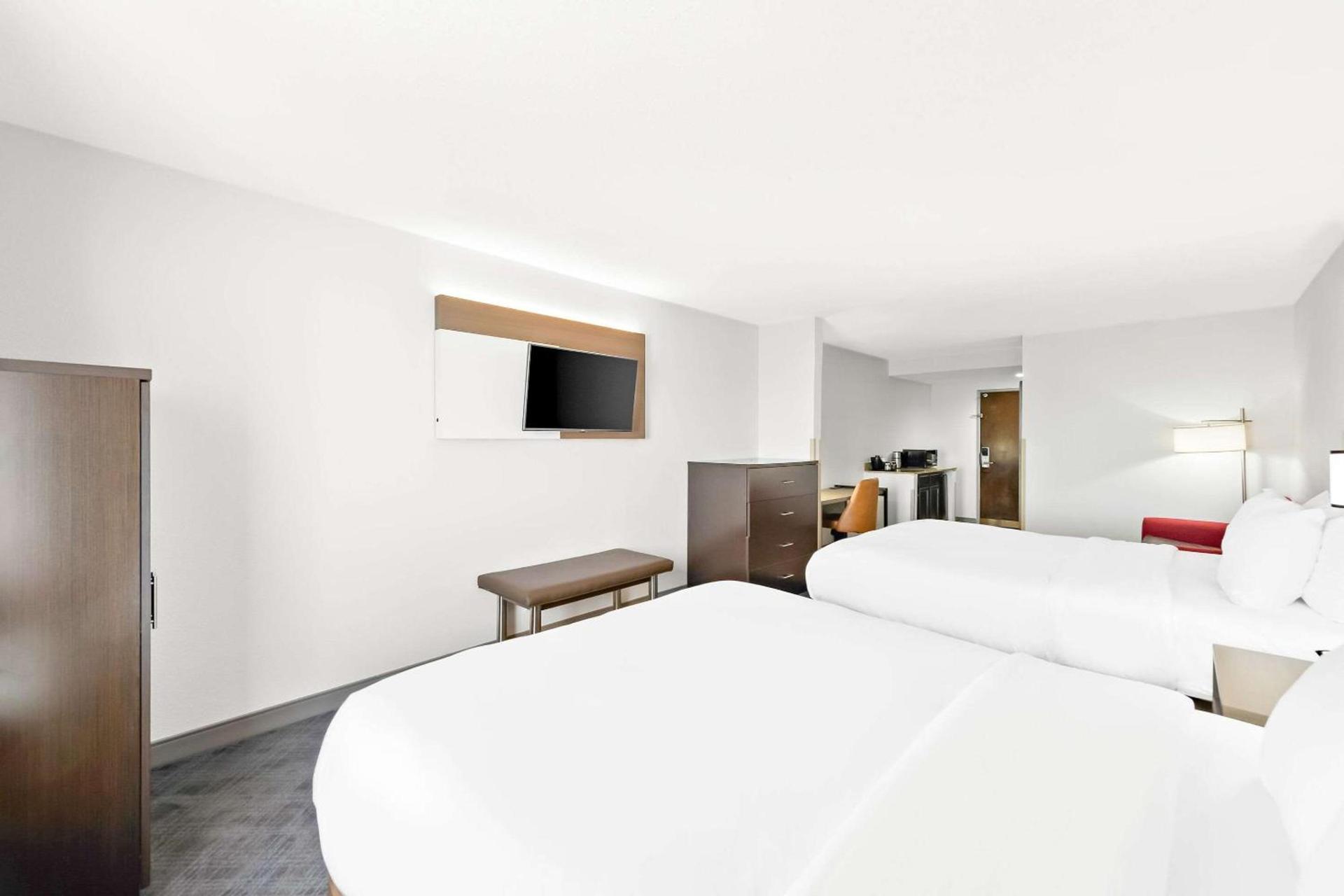 Comfort Suites Columbus photo 8