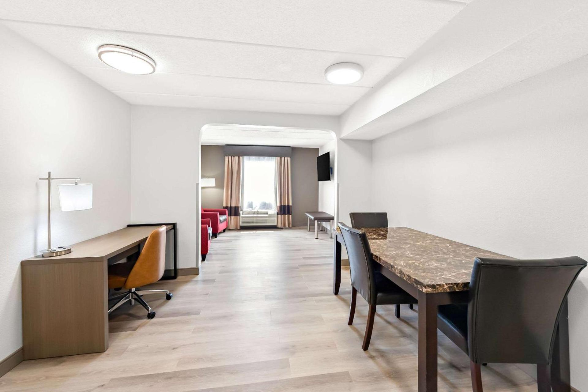 Comfort Suites Columbus photo 17