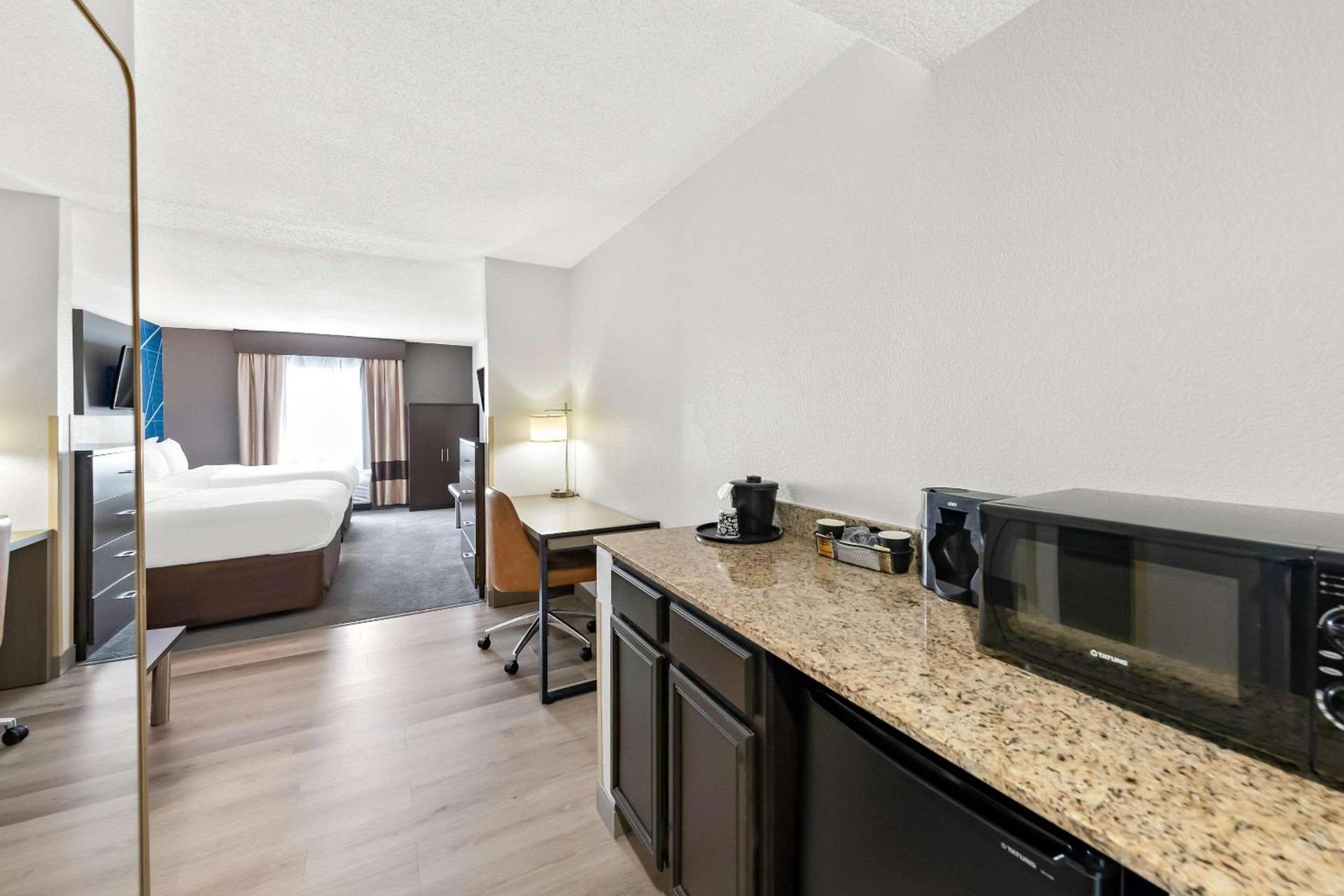 Comfort Suites Columbus photo 24