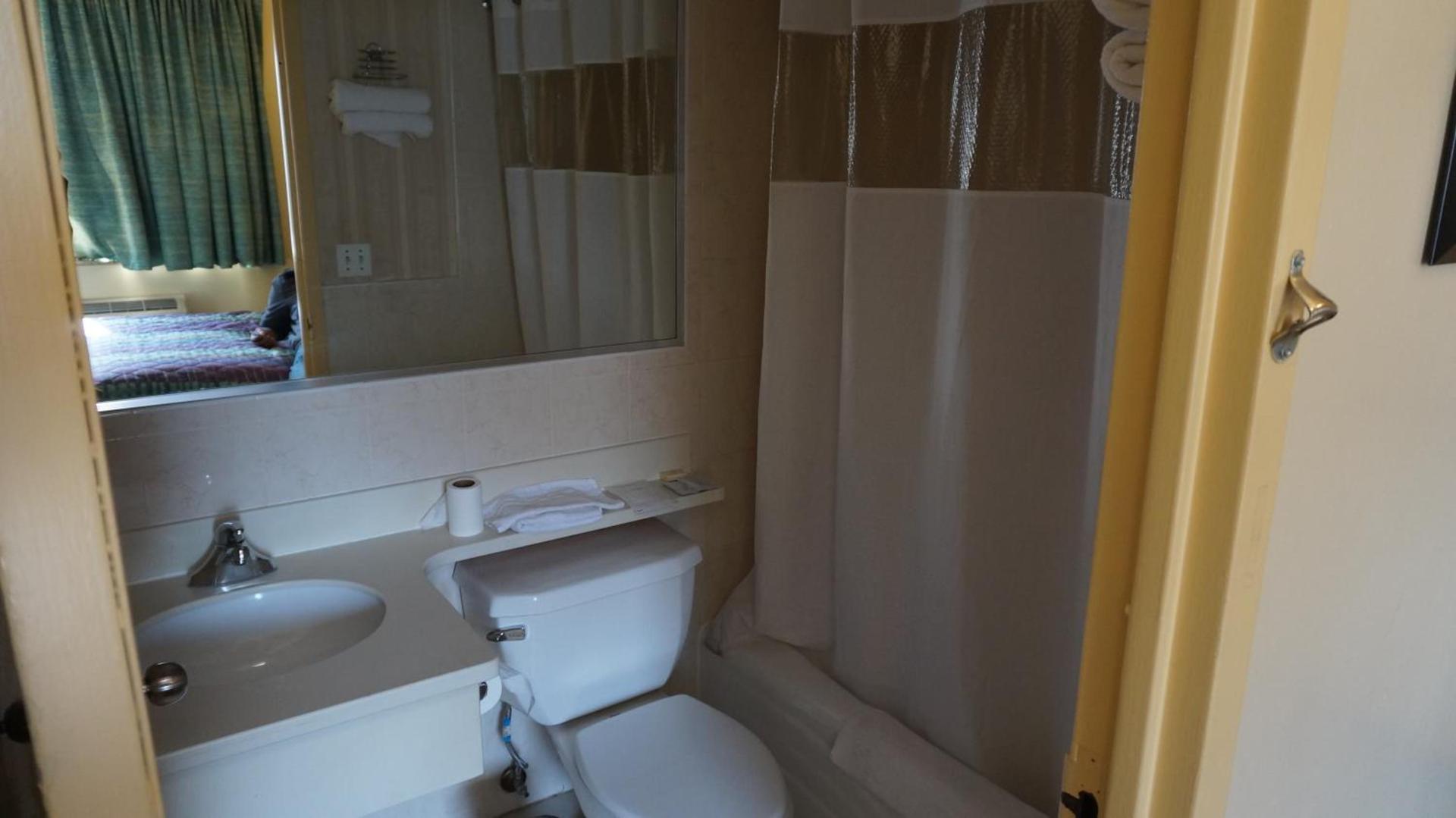 Flushing Motel photo 19
