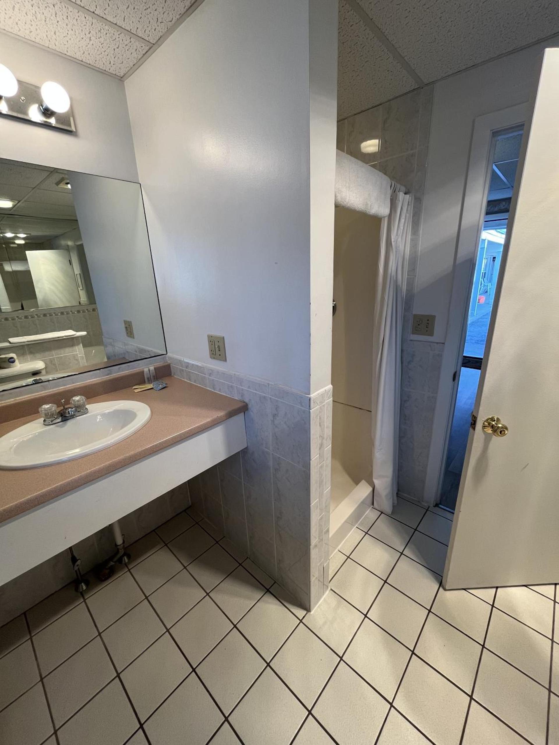 Beau Rivage Motel photo 26
