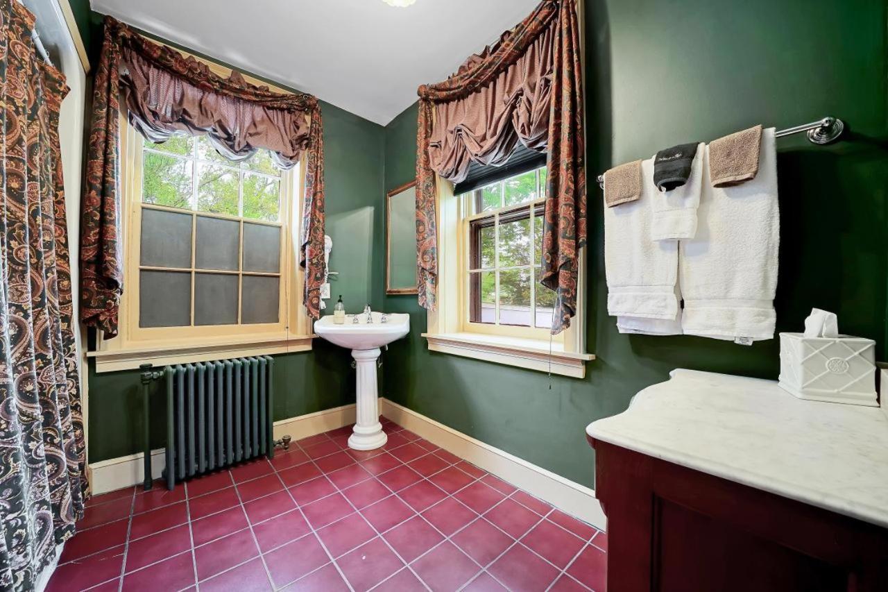 Cromwell Manor Inn photo 22