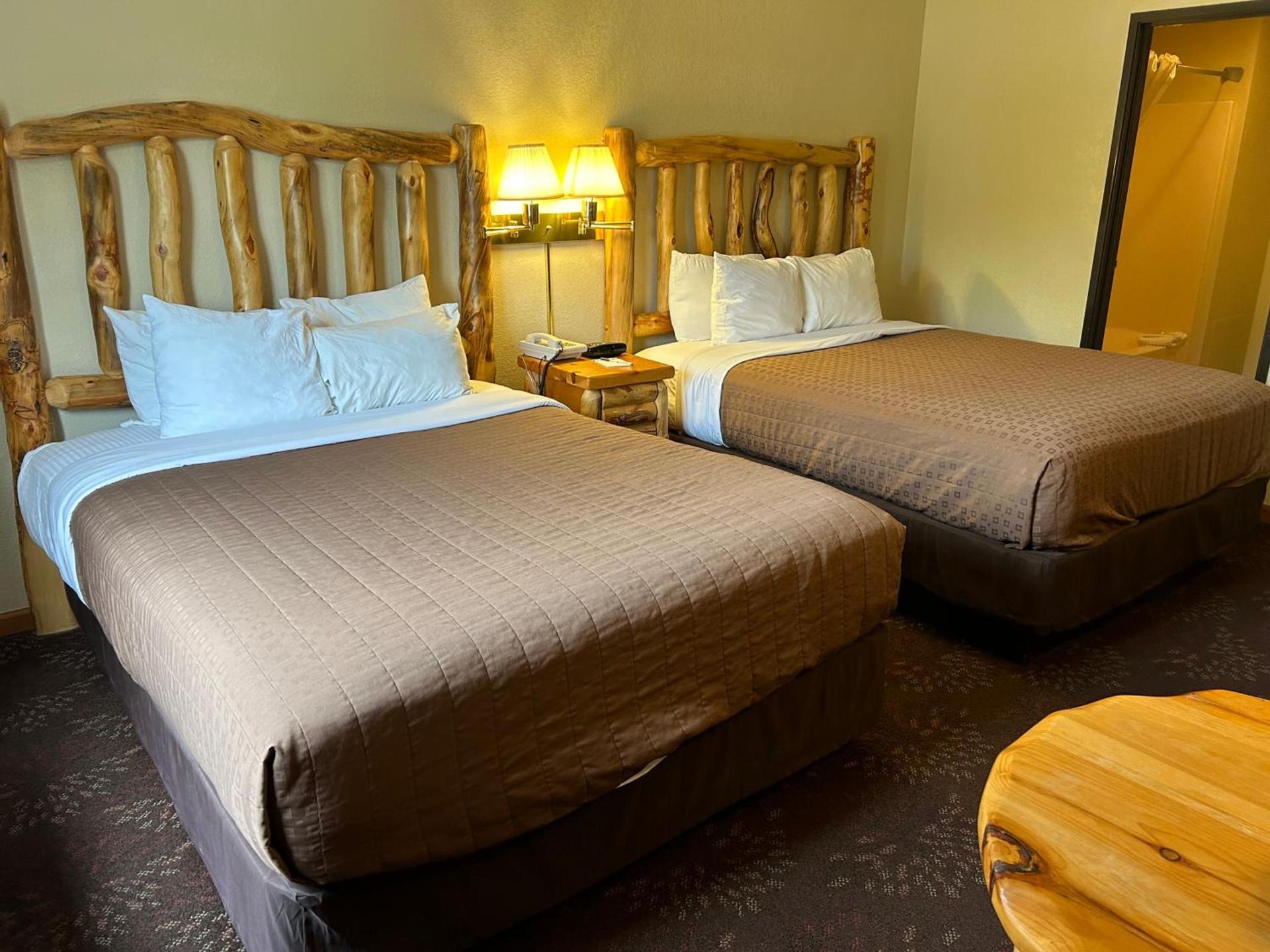 Super 8 by Wyndham Bridgeview of Mackinaw City photo 64