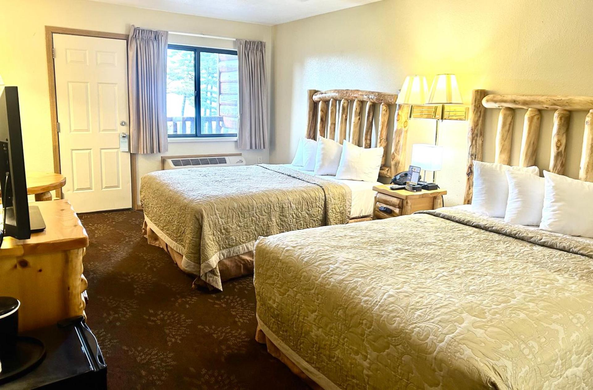 Super 8 by Wyndham Bridgeview of Mackinaw City photo 65