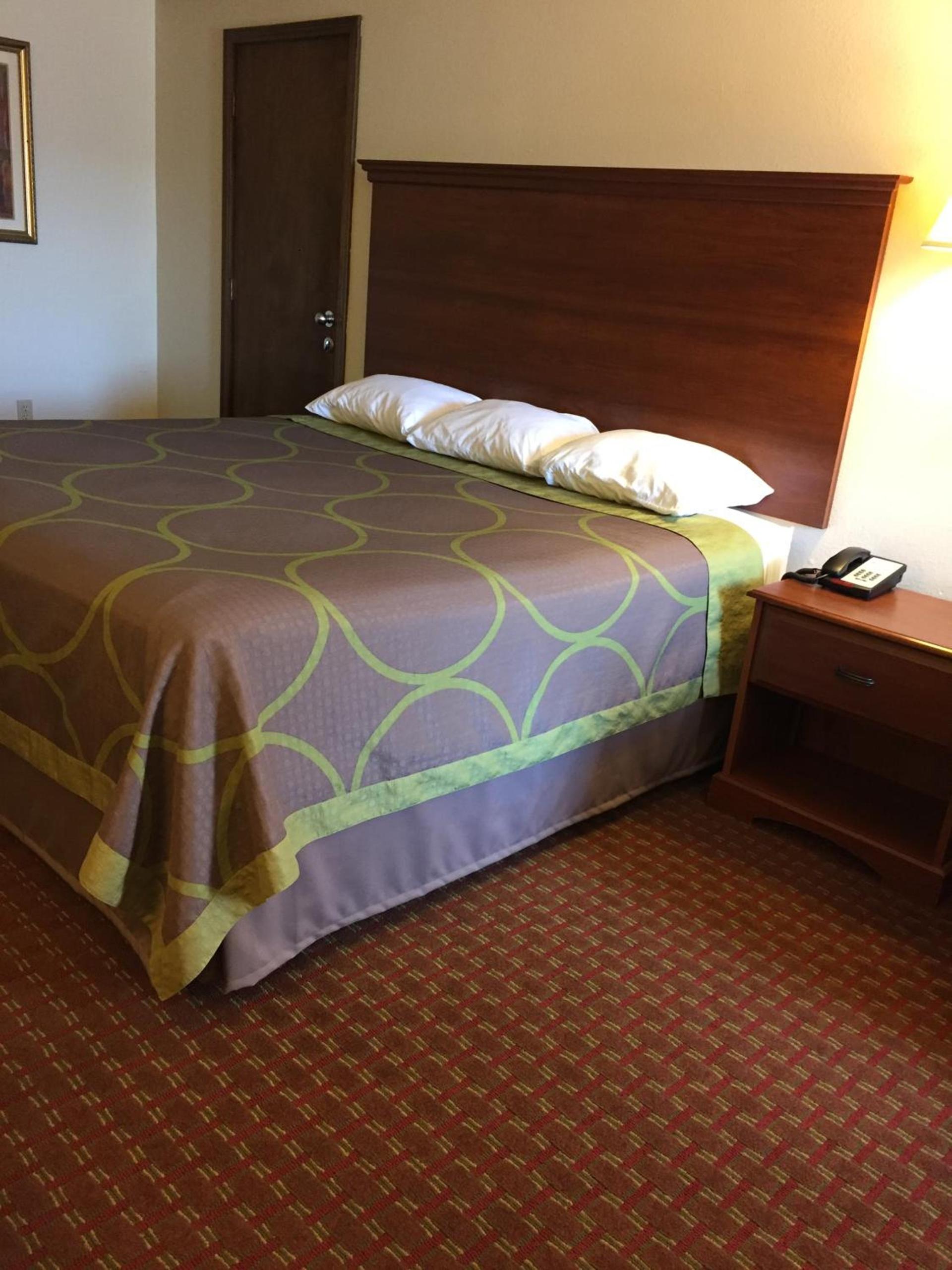Super 8 by Wyndham Enid photo 21