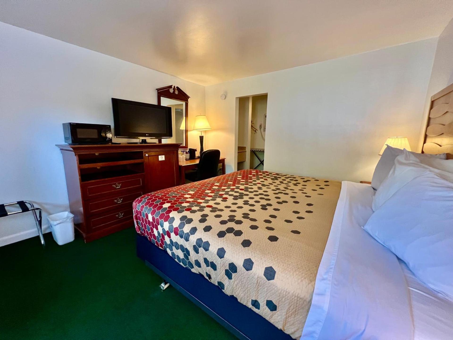 Rodeway Inn & Suites Brunswick near Hwy 1 photo 12