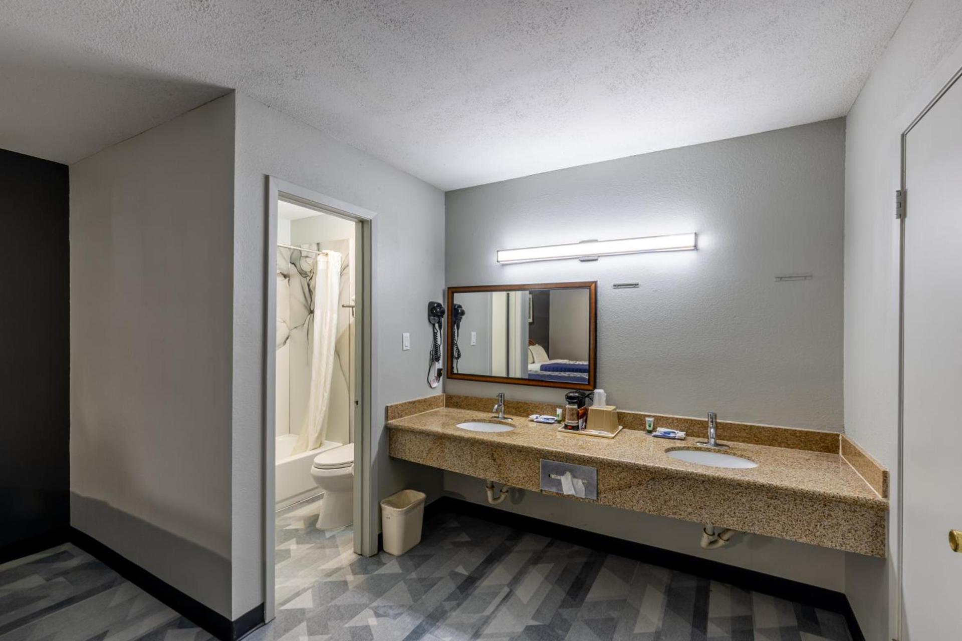 Freer Executive inn and Studios photo 9