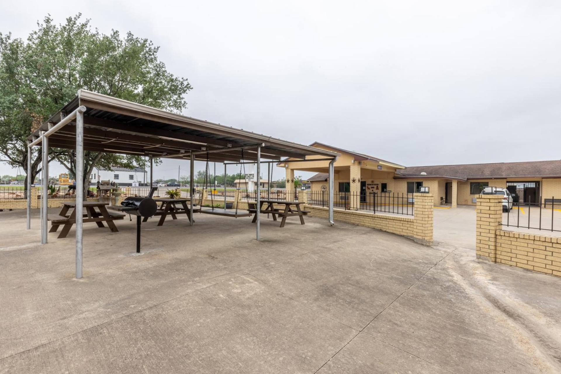 Freer Executive inn and Studios photo 17