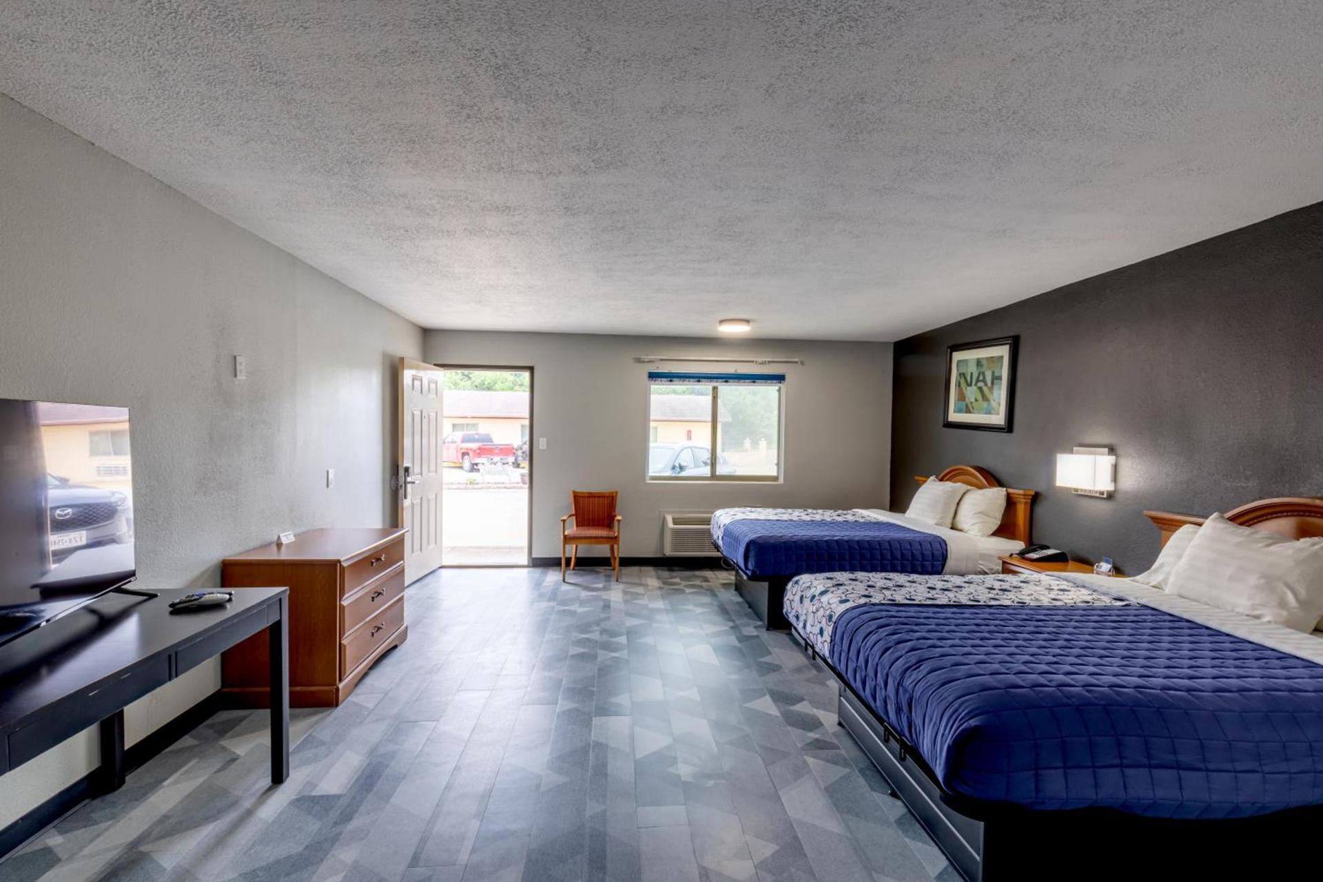 Freer Executive inn and Studios photo 12