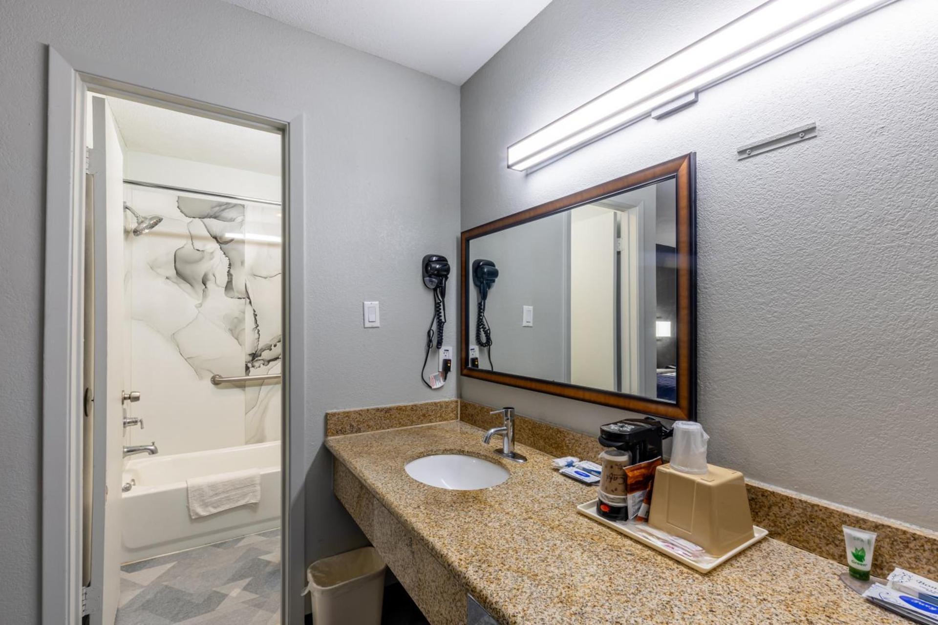 Freer Executive inn and Studios photo 7