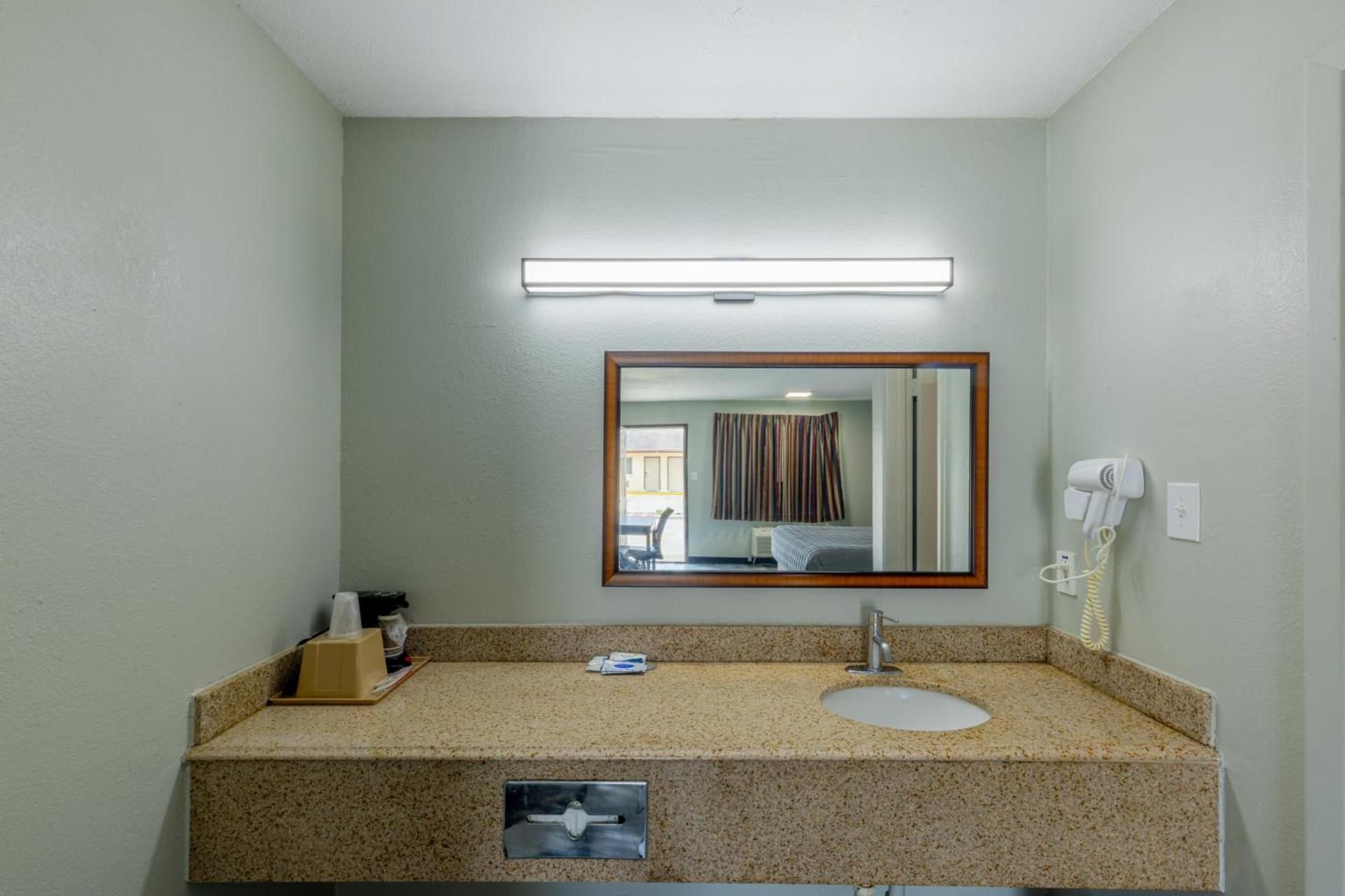 Freer Executive inn and Studios photo 22