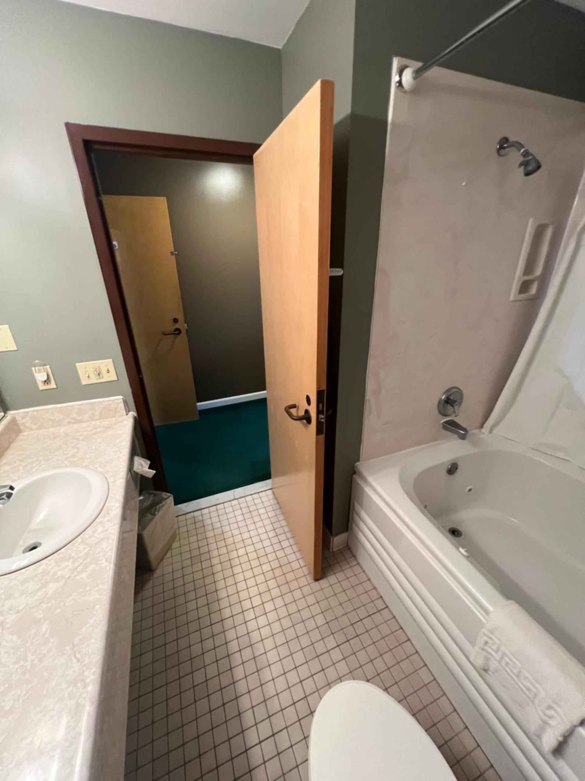 Webb's Hotel photo 4
