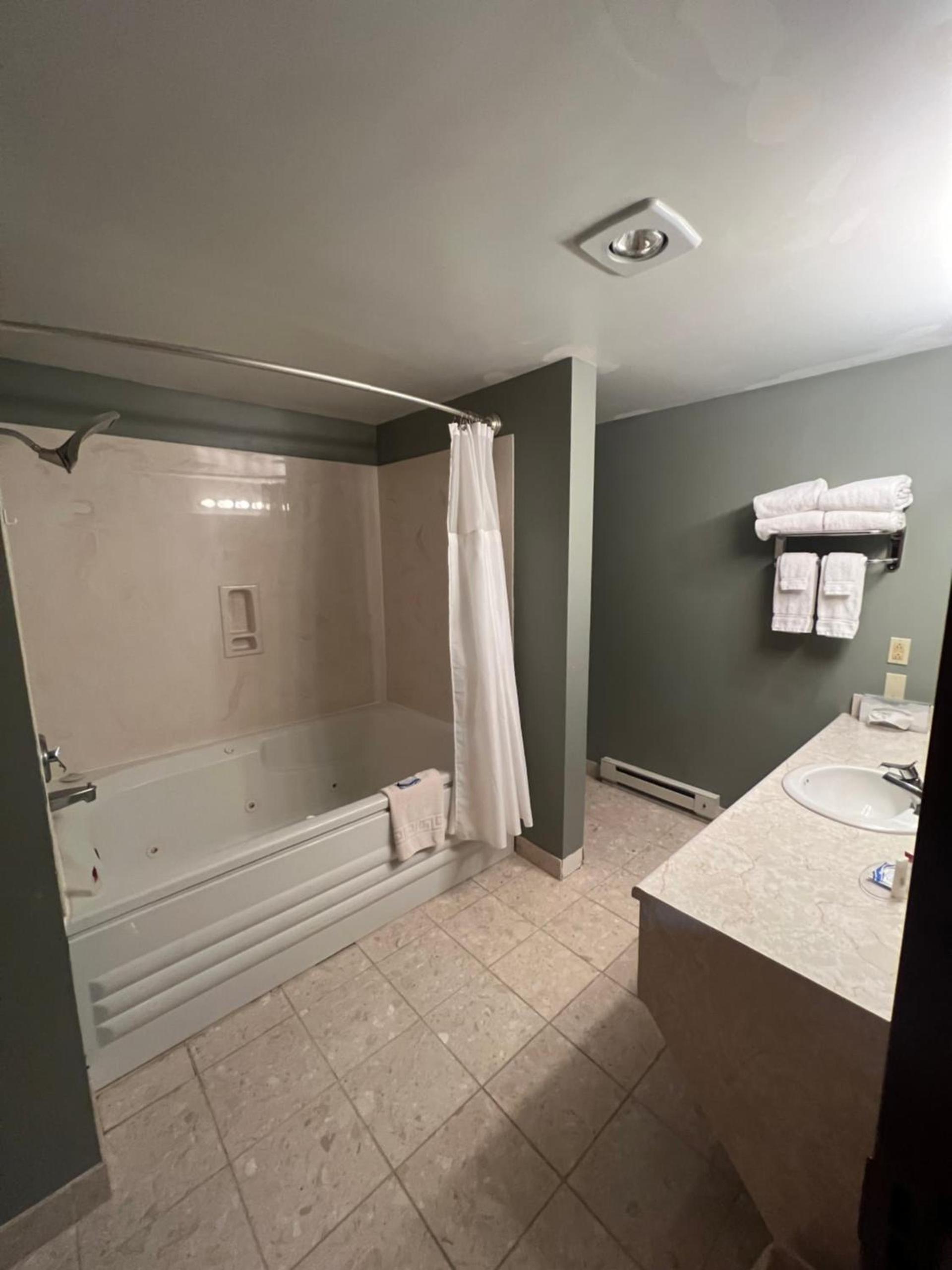Webb's Hotel photo 5