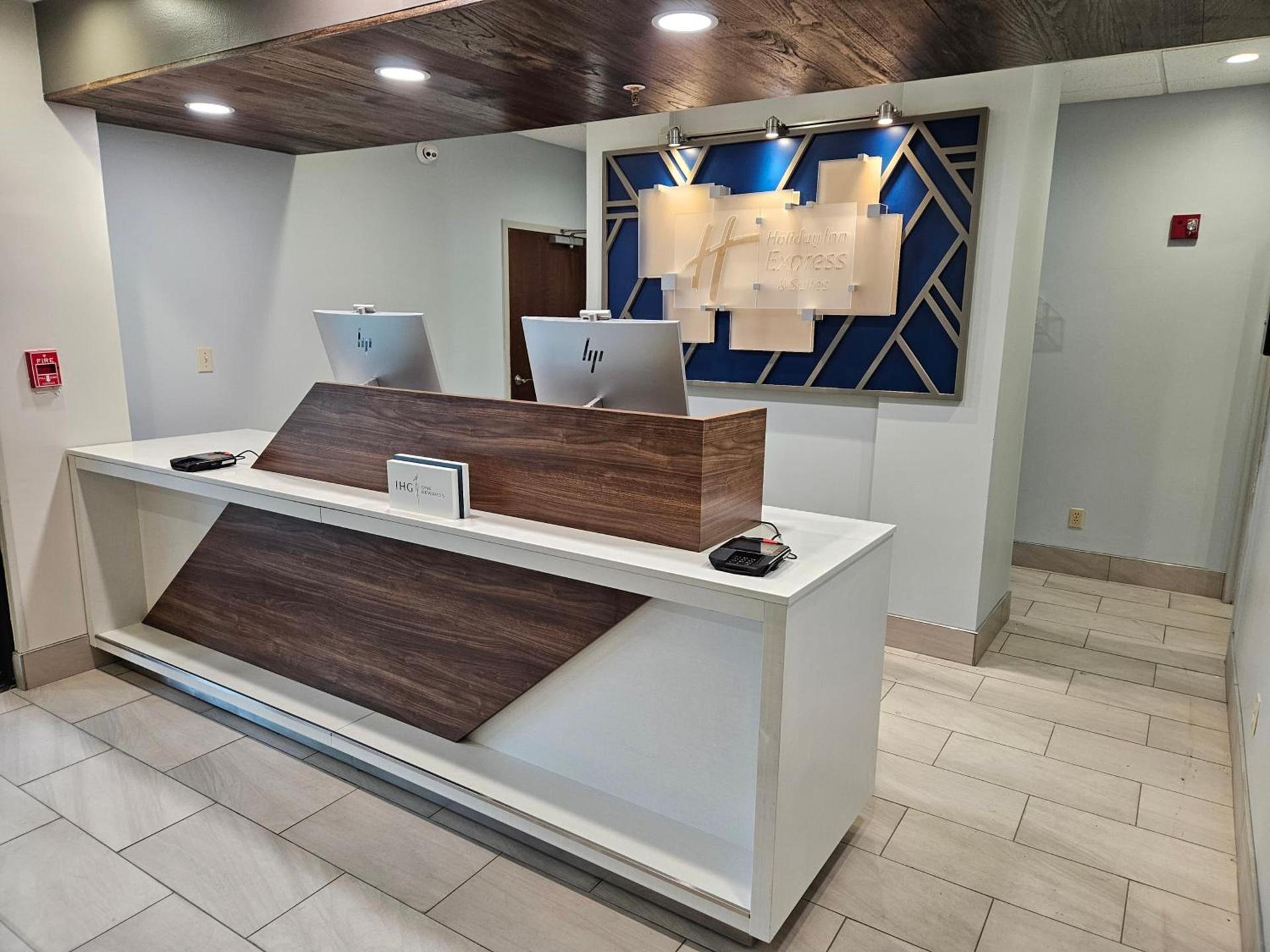 Holiday Inn Express Hotel & Suites Cincinnati-Blue Ash by IHG photo 47