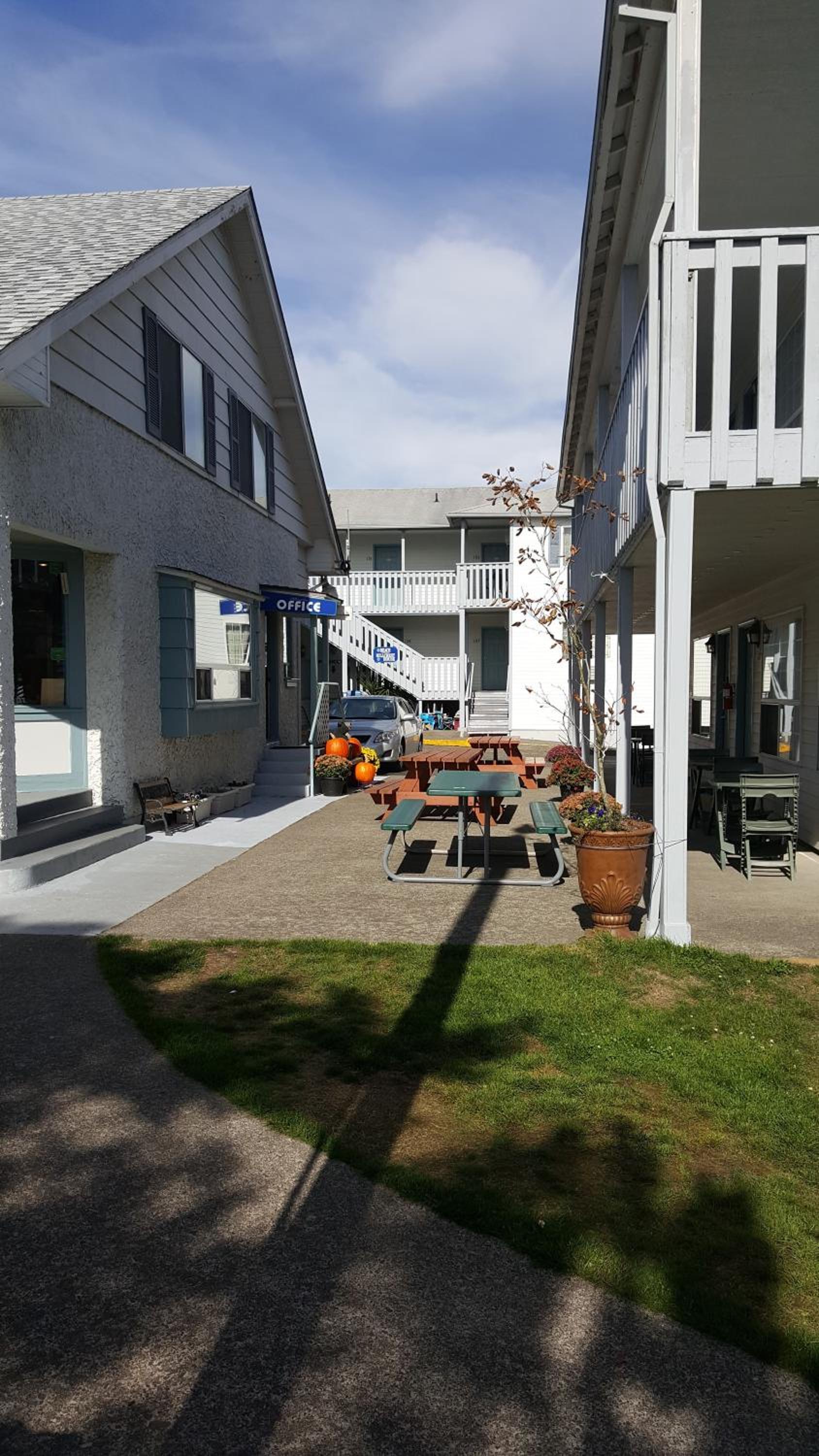 Hillcrest Inn photo 13