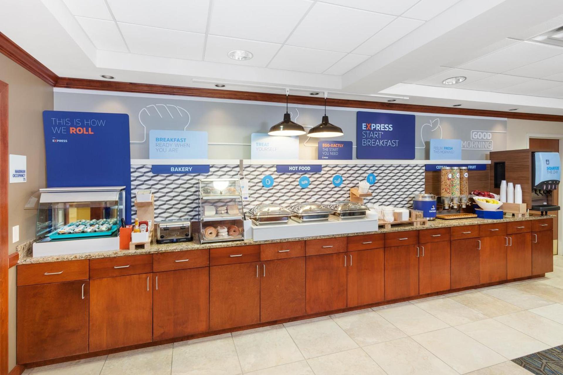 Holiday Inn Express Hotel & Suites Hampton South-Seabrook by IHG photo 39