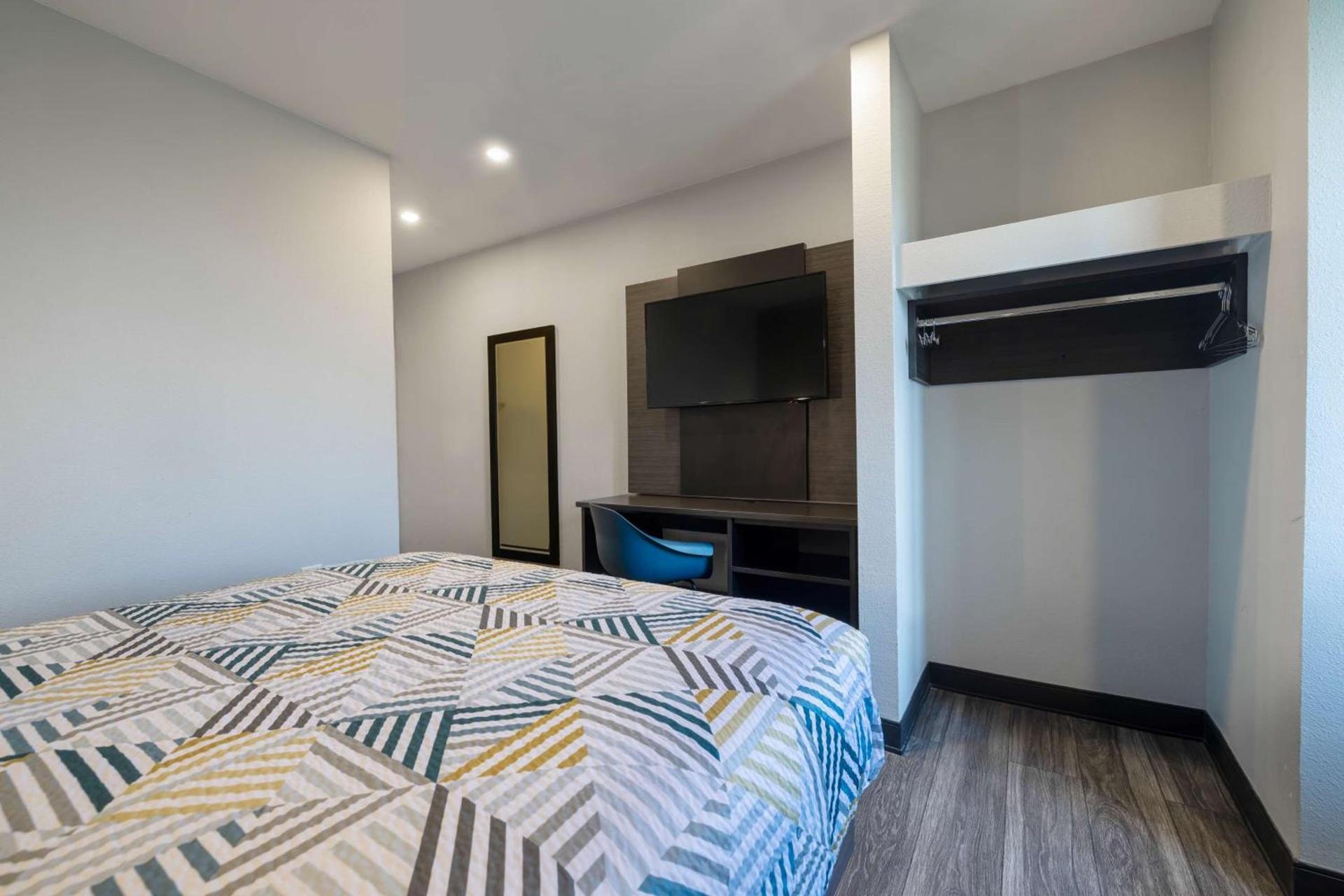 Motel 6-McAllen, TX - East photo 22