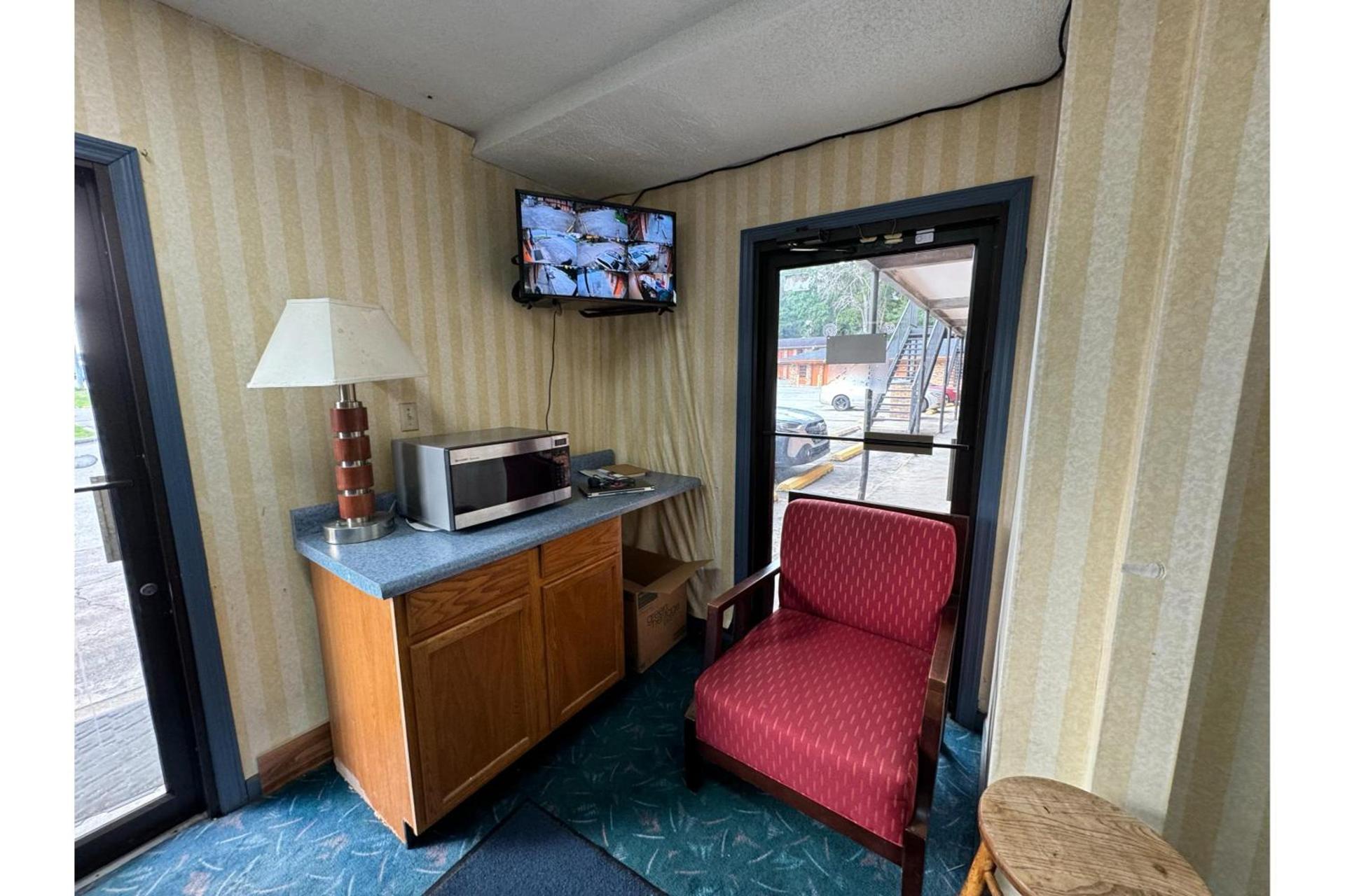 Southern Inn By OYO Walterboro I-95 photo 12