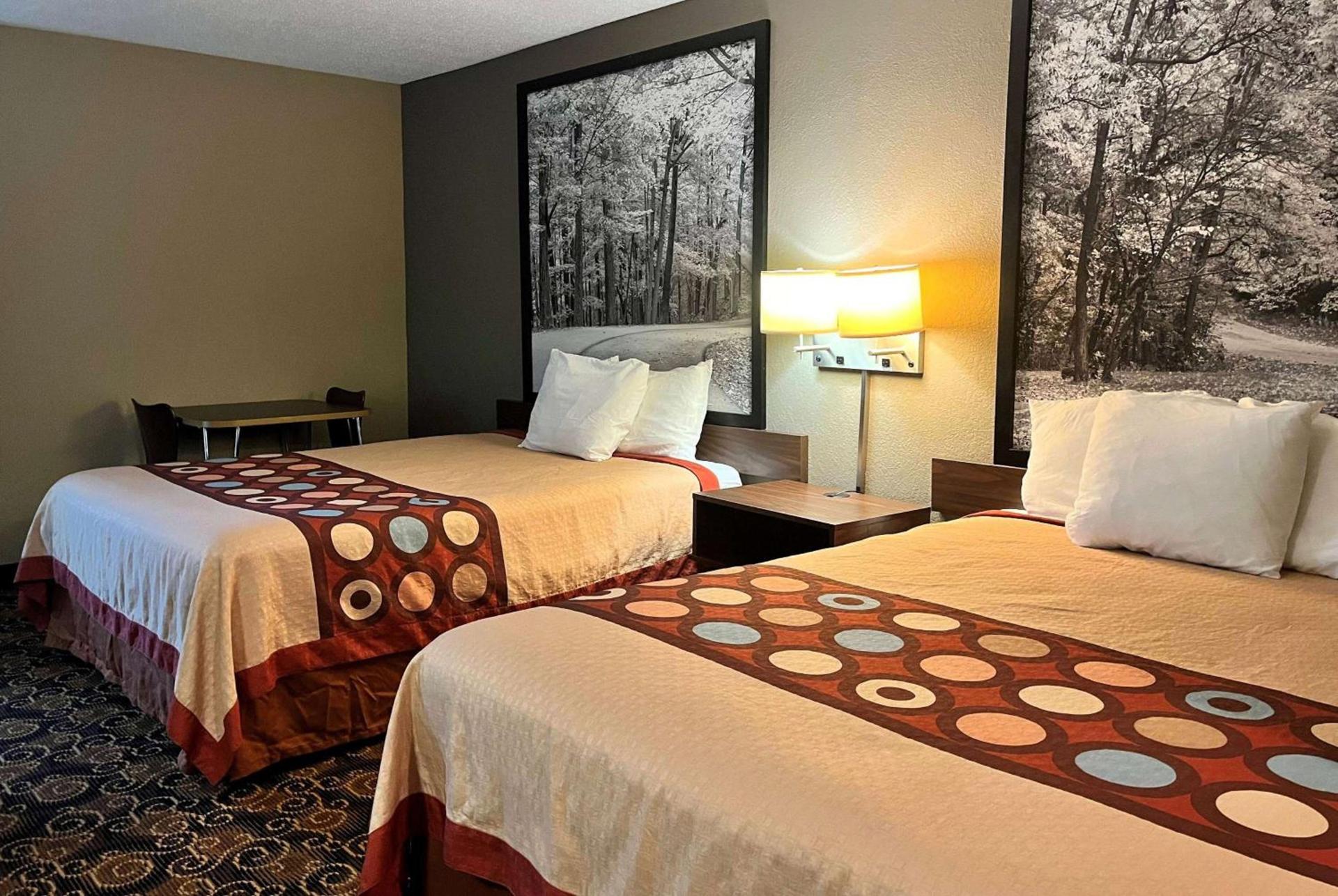 Super 8 by Wyndham Evansville North photo 17