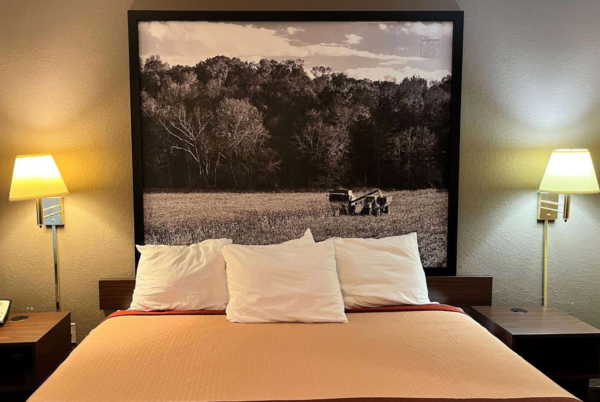 Super 8 by Wyndham Evansville North photo 19
