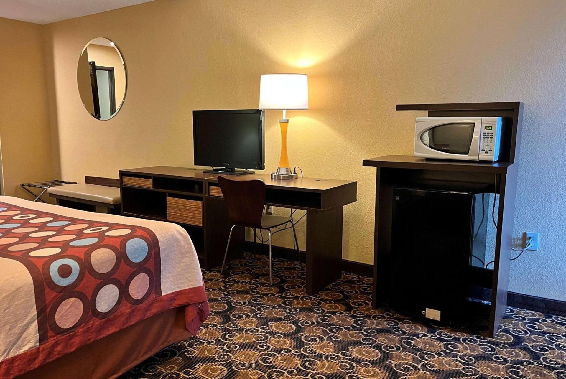 Super 8 by Wyndham Evansville North photo 20