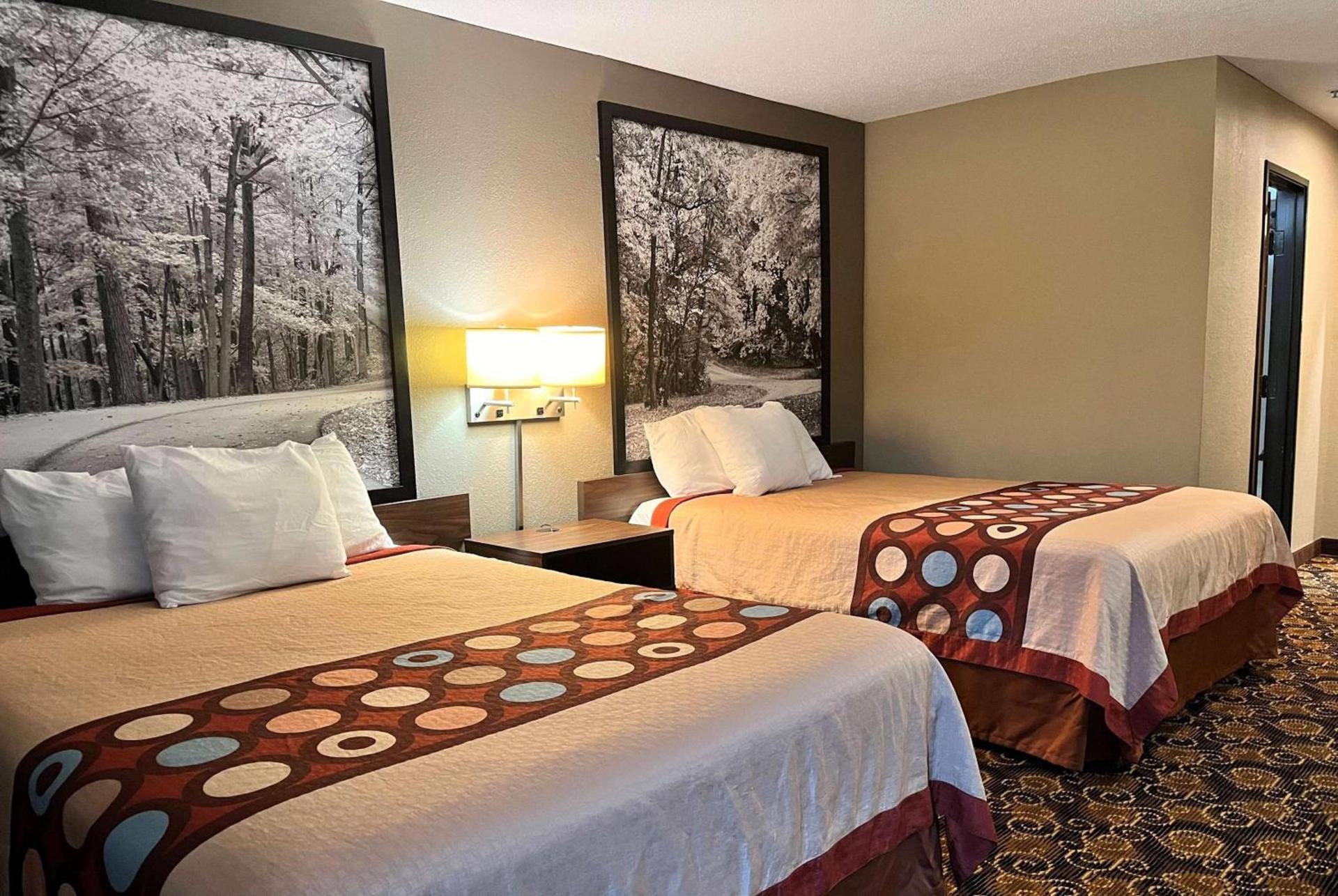 Super 8 by Wyndham Evansville North photo 22
