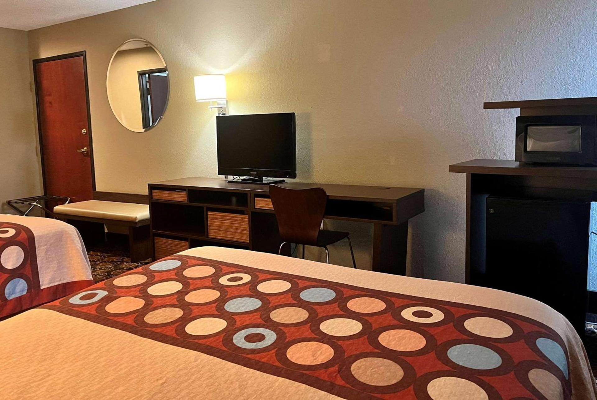 Super 8 by Wyndham Evansville North photo 23
