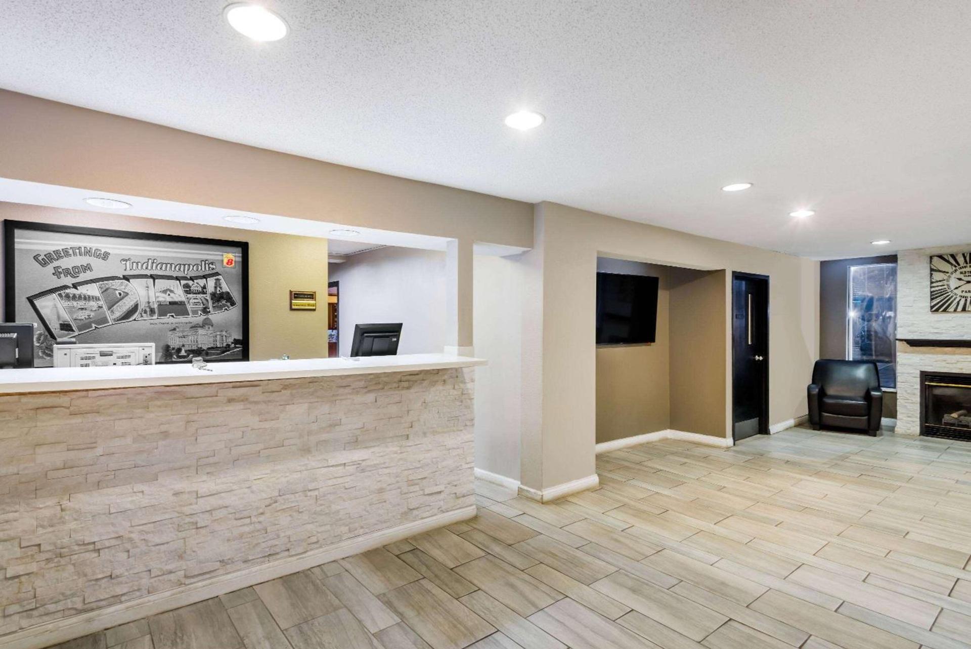 Super 8 by Wyndham Indianapolis/NE/Castleton Area photo 3