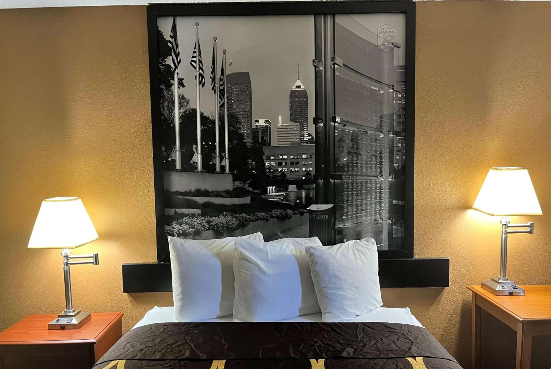 Super 8 by Wyndham Indianapolis/NE/Castleton Area photo 17